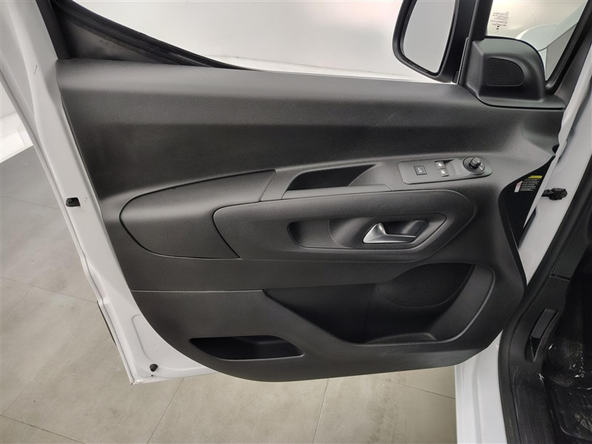 Citroen Berlingo 1.5 BlueHDi 130Cv EAT8 M CLIM / BLUETOOTH / PDC (2025) - Foto 17