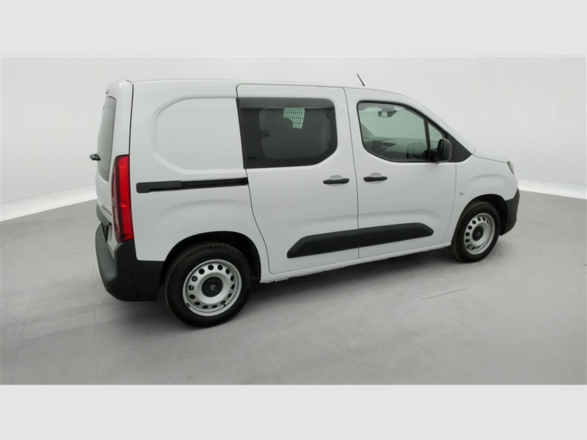 Citroen Berlingo 1.5 BlueHDi 130Cv EAT8 M CLIM / BLUETOOTH / PDC (2025) - Foto 23
