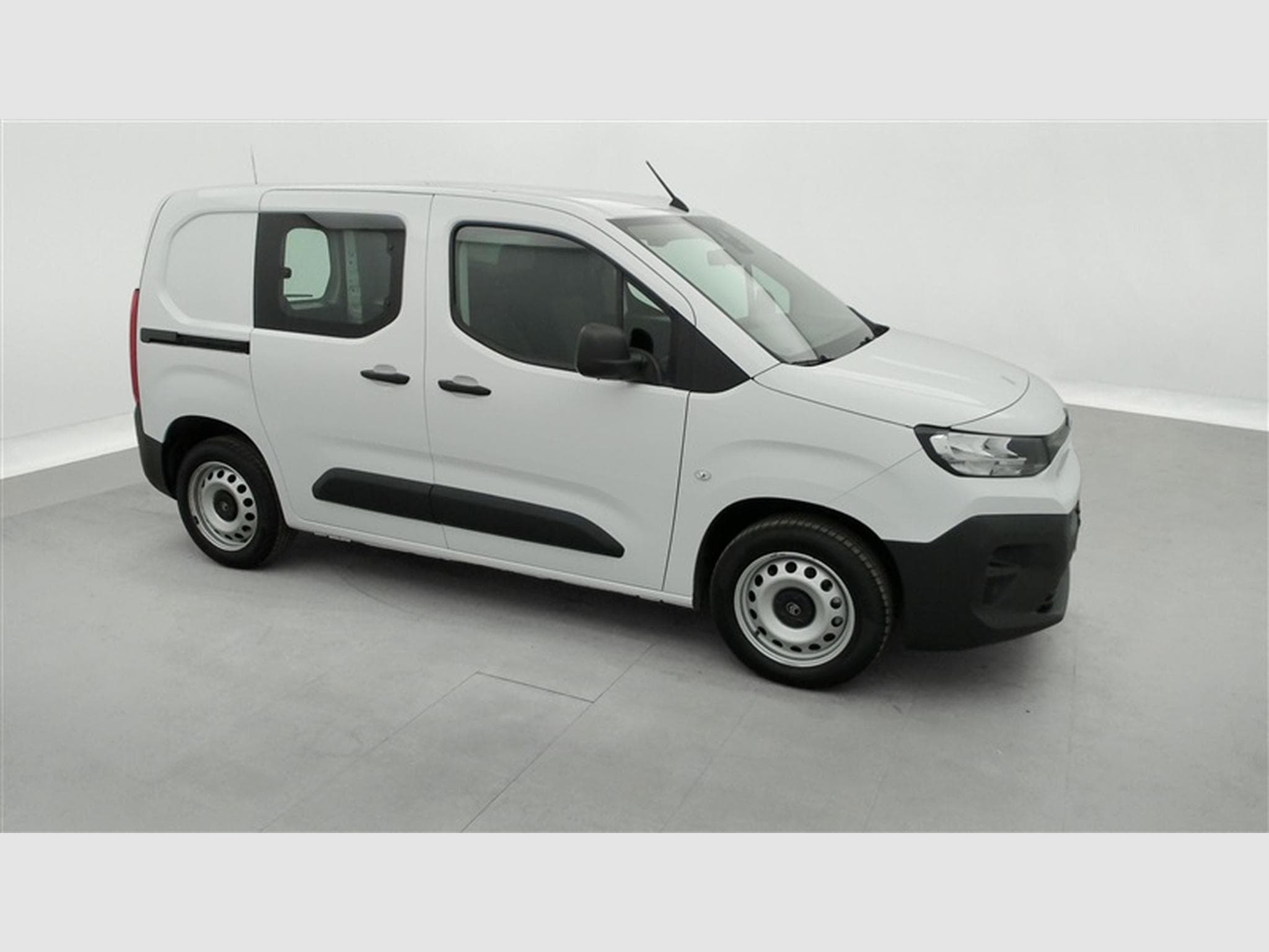 Citroen Berlingo 1.5 BlueHDi 130Cv EAT8 M CLIM / BLUETOOTH / PDC (2025) - Foto 21