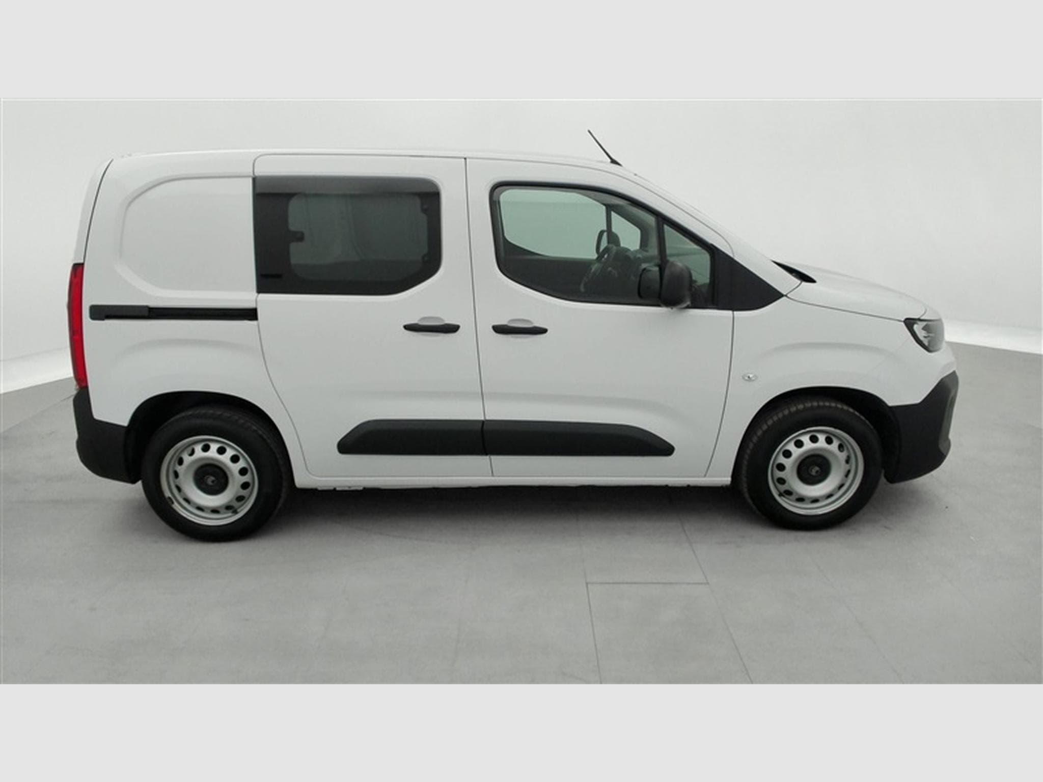 Citroen Berlingo 1.5 BlueHDi 130Cv EAT8 M CLIM / BLUETOOTH / PDC (2025) - Foto 22