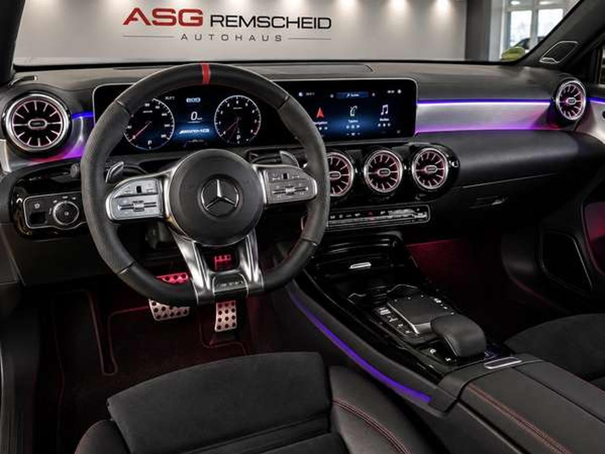 Mercedes A 35 AMG 4M *19 *Track-P *Pano *Night *Head-up (2020) - Photo 3