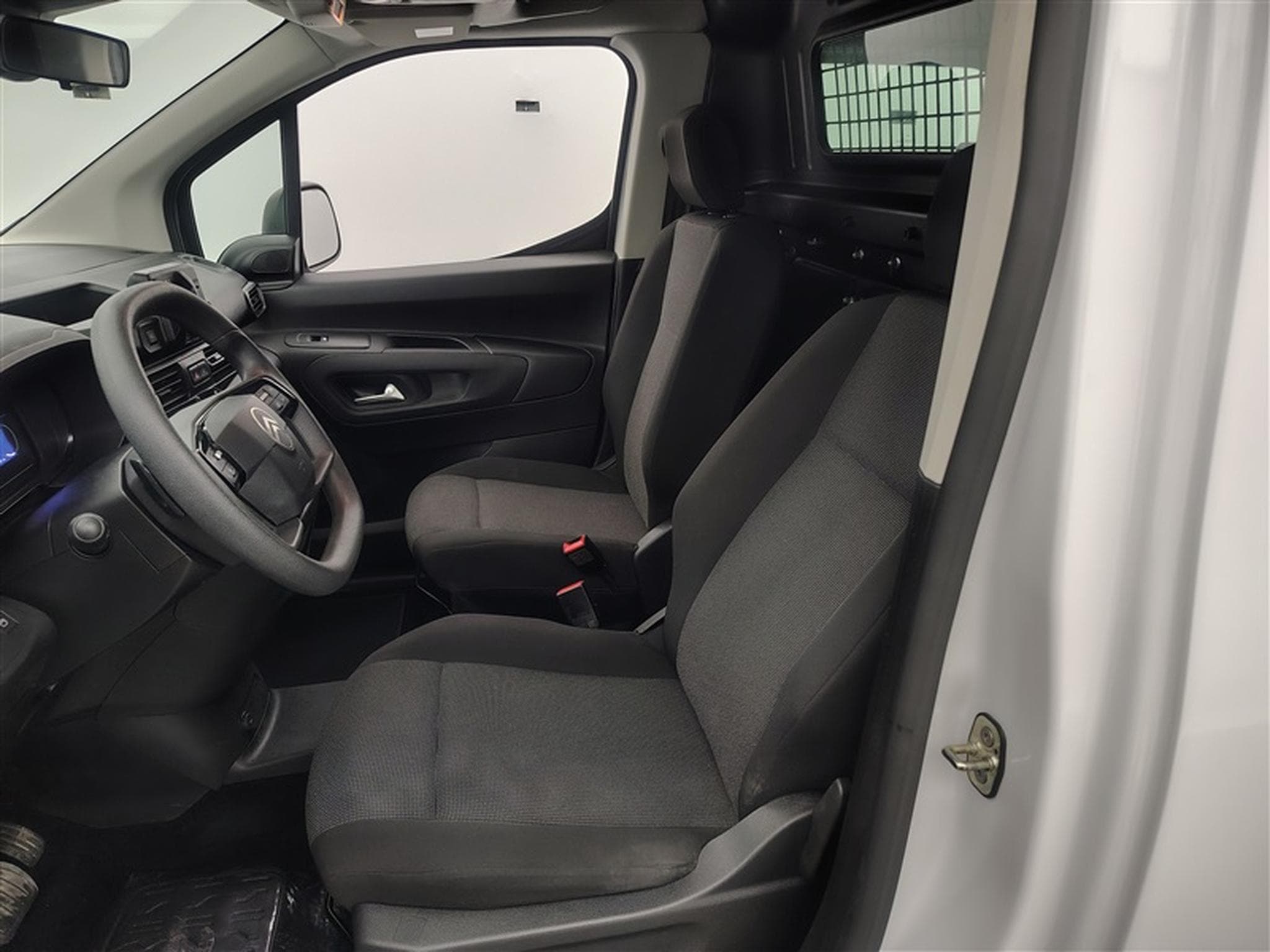 Citroen Berlingo 1.5 BlueHDi 130Cv EAT8 M CLIM / BLUETOOTH / PDC (2025) - Foto 7