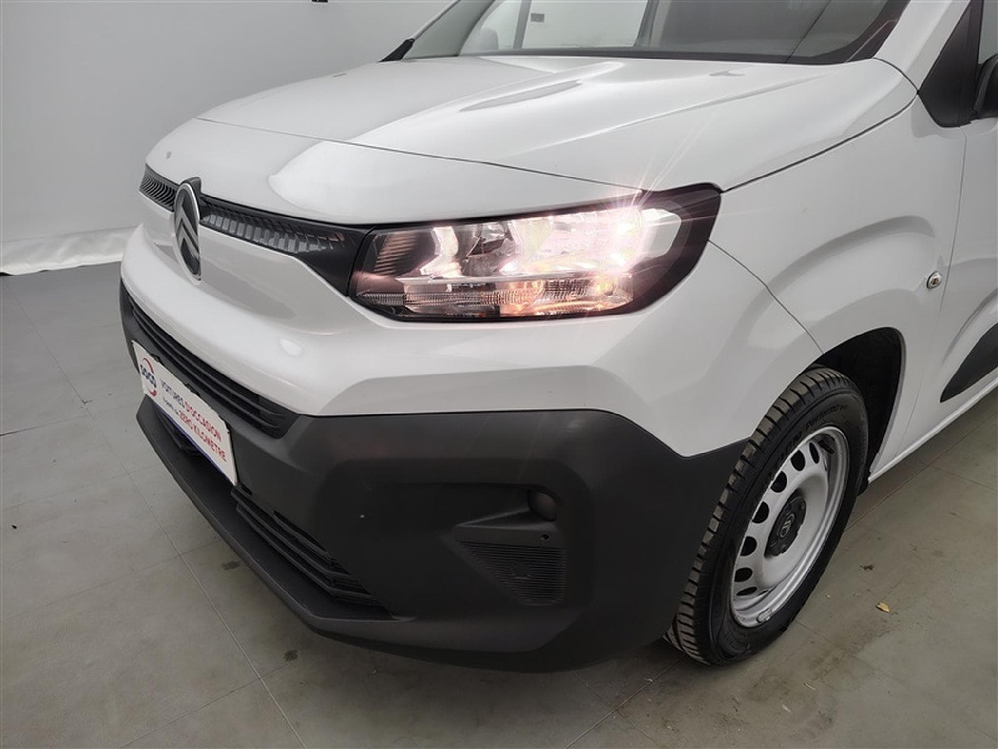 Citroen Berlingo 1.5 BlueHDi 130Cv EAT8 M CLIM / BLUETOOTH / PDC (2025) - Foto 15
