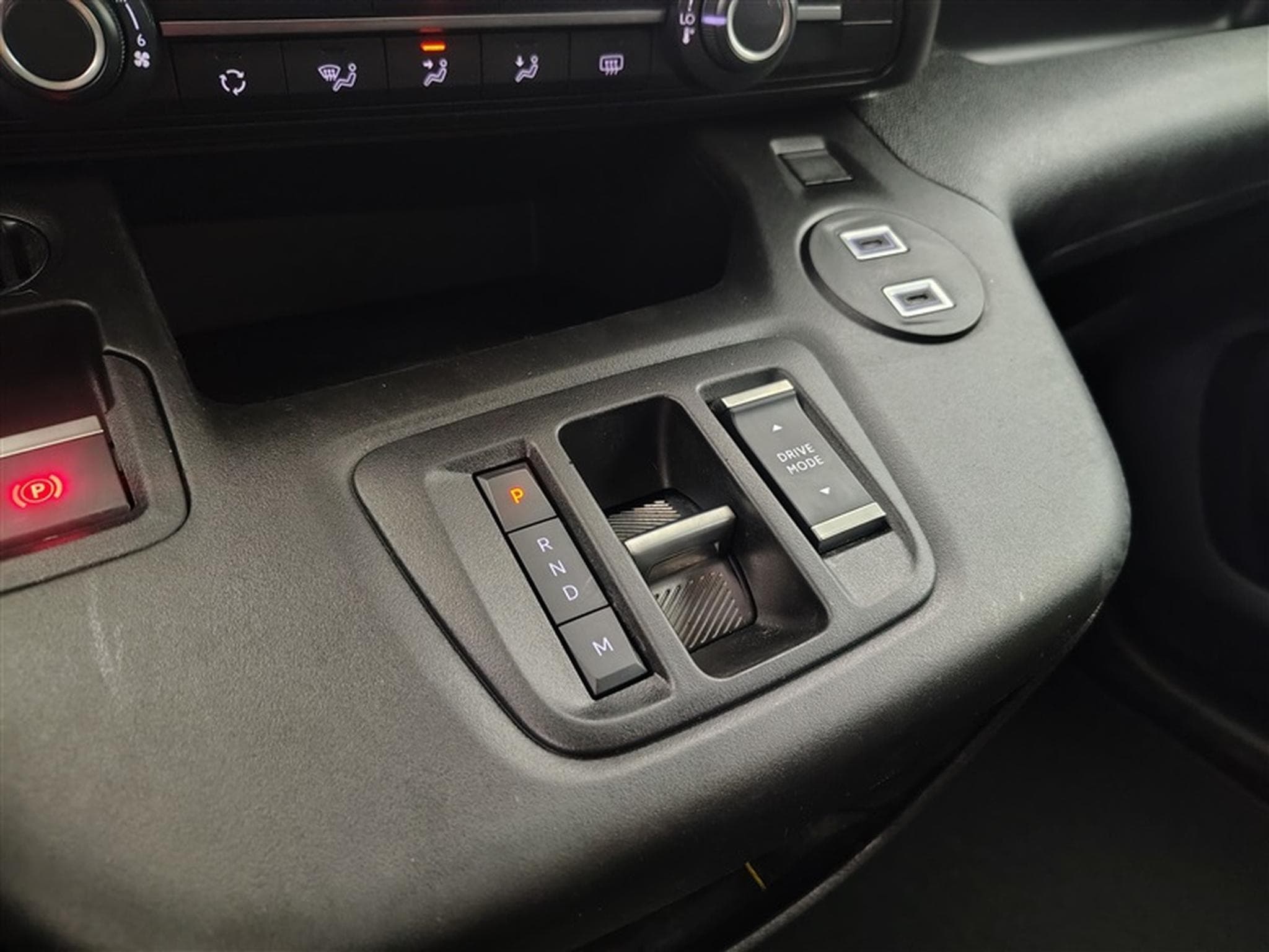 Citroen Berlingo 1.5 BlueHDi 130Cv EAT8 M CLIM / BLUETOOTH / PDC (2025) - Foto 17