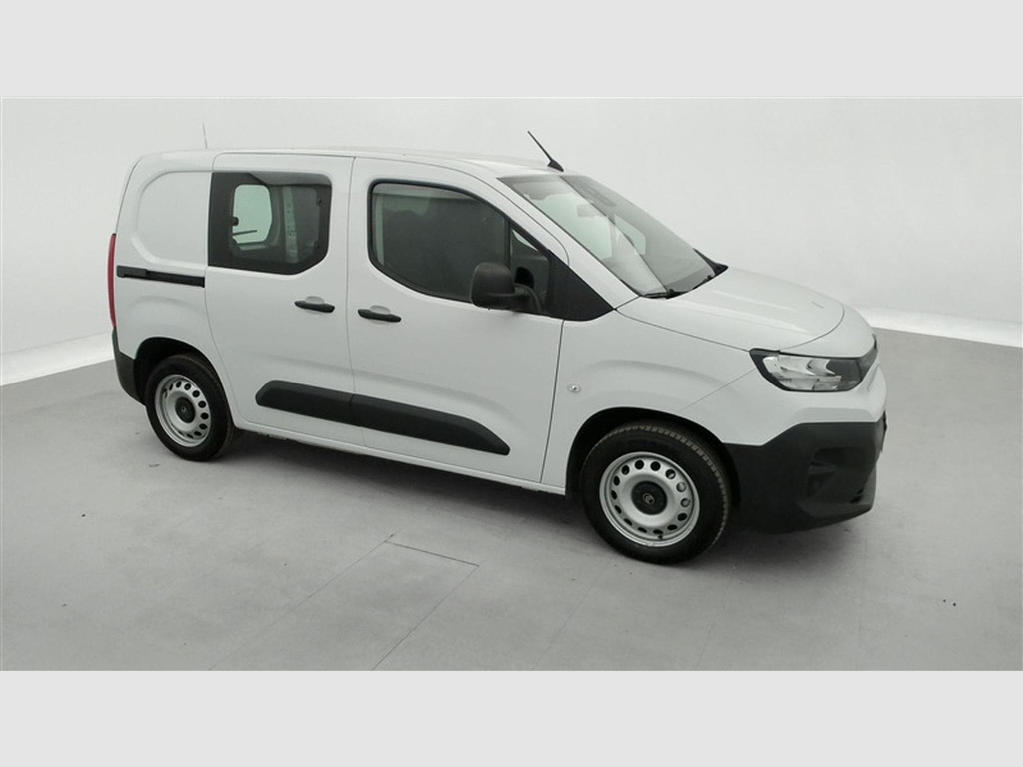Citroen Berlingo 1.5 BlueHDi 130Cv EAT8 M CLIM / BLUETOOTH / PDC (2025) - Foto 21