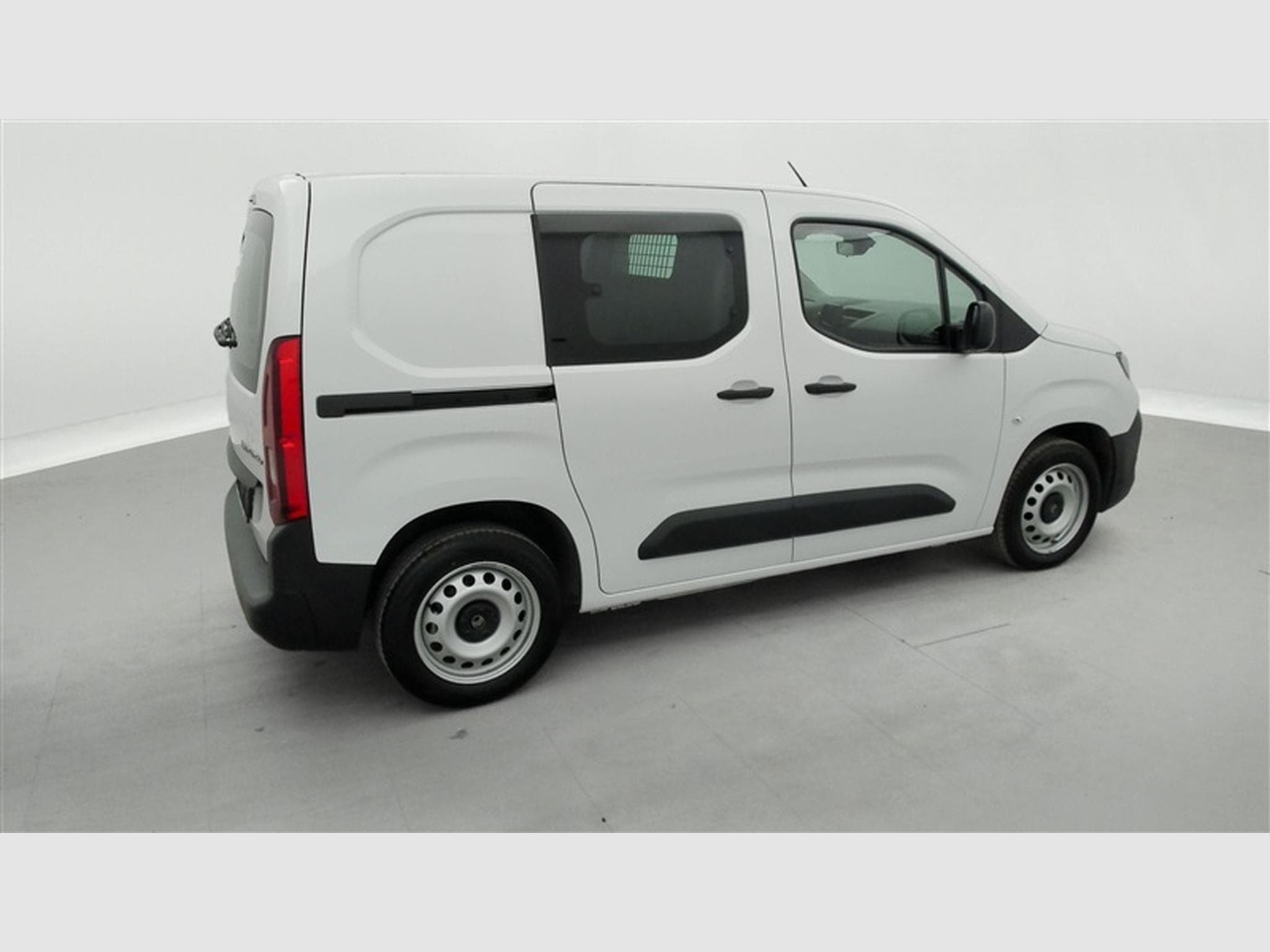 Citroen Berlingo 1.5 BlueHDi 130Cv EAT8 M CLIM / BLUETOOTH / PDC (2025) - Foto 23