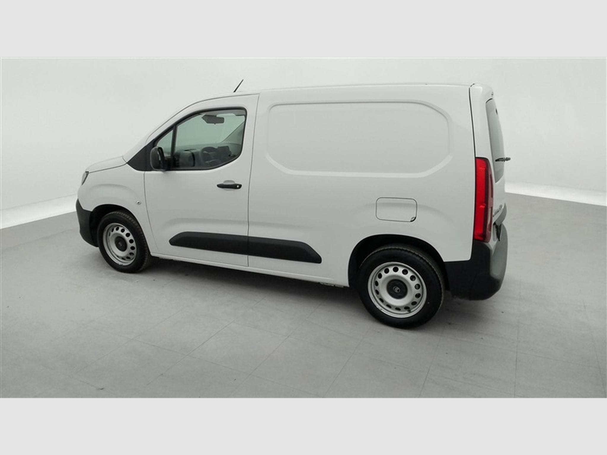 Citroen Berlingo 1.5 BlueHDi 130Cv EAT8 M CLIM / BLUETOOTH / PDC (2025) - Foto 25