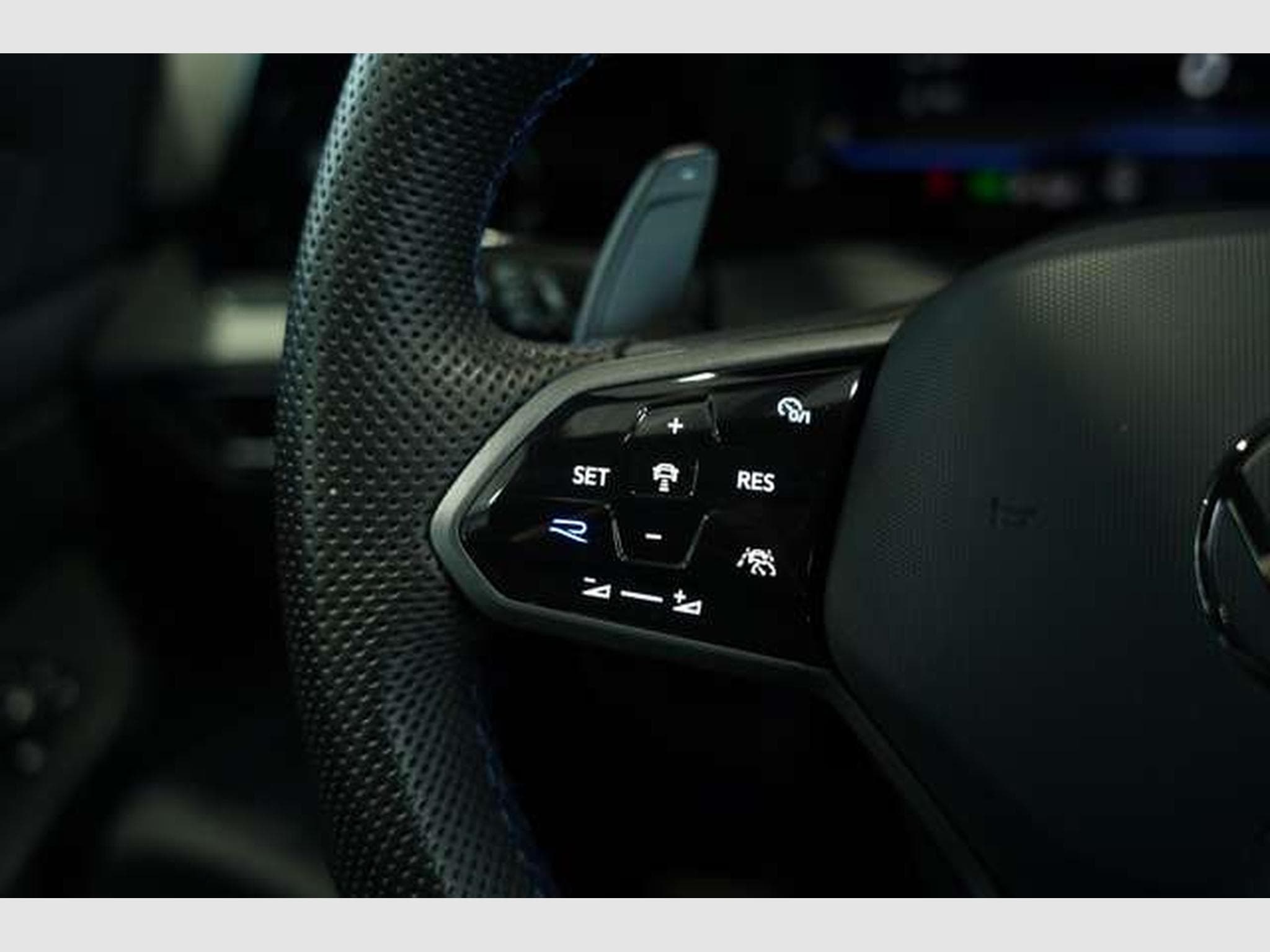 VW Golf R 4M Black Style *2.H *19 *Pano*Matrix*HUD (2023) - Foto 42