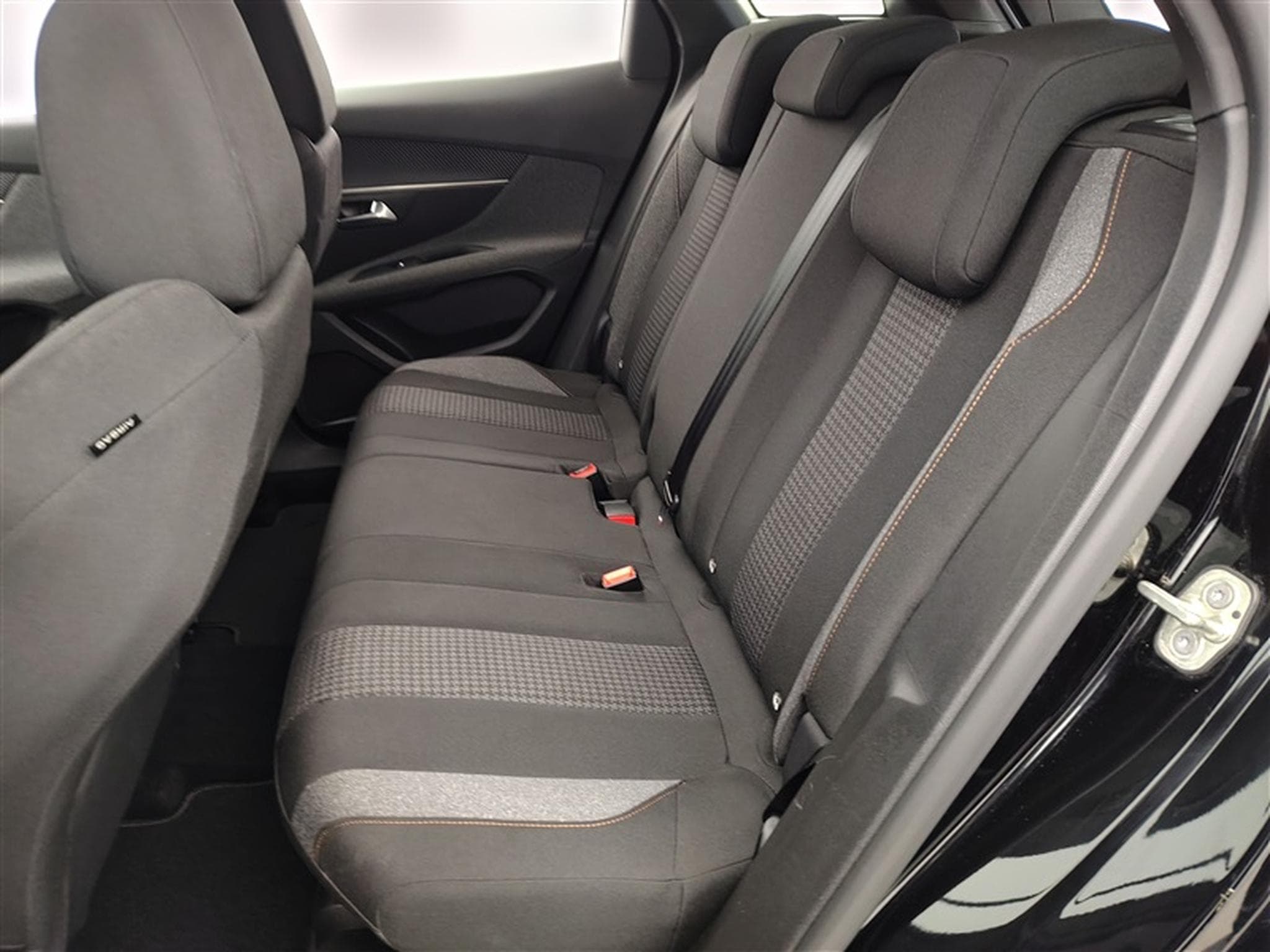Peugeot 3008 1.2 PureTech 130cv EAT8 Active NAVI / CARPLAY / CAMERA (2022) - Foto 13
