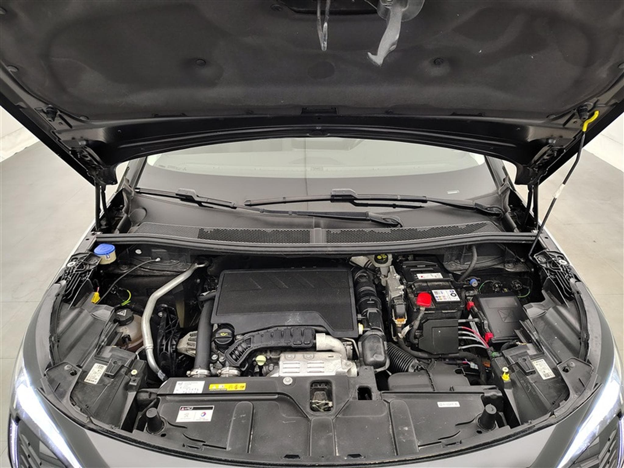 Peugeot 3008 1.2 PureTech 130cv EAT8 Active NAVI / CARPLAY / CAMERA (2022) - Foto 19