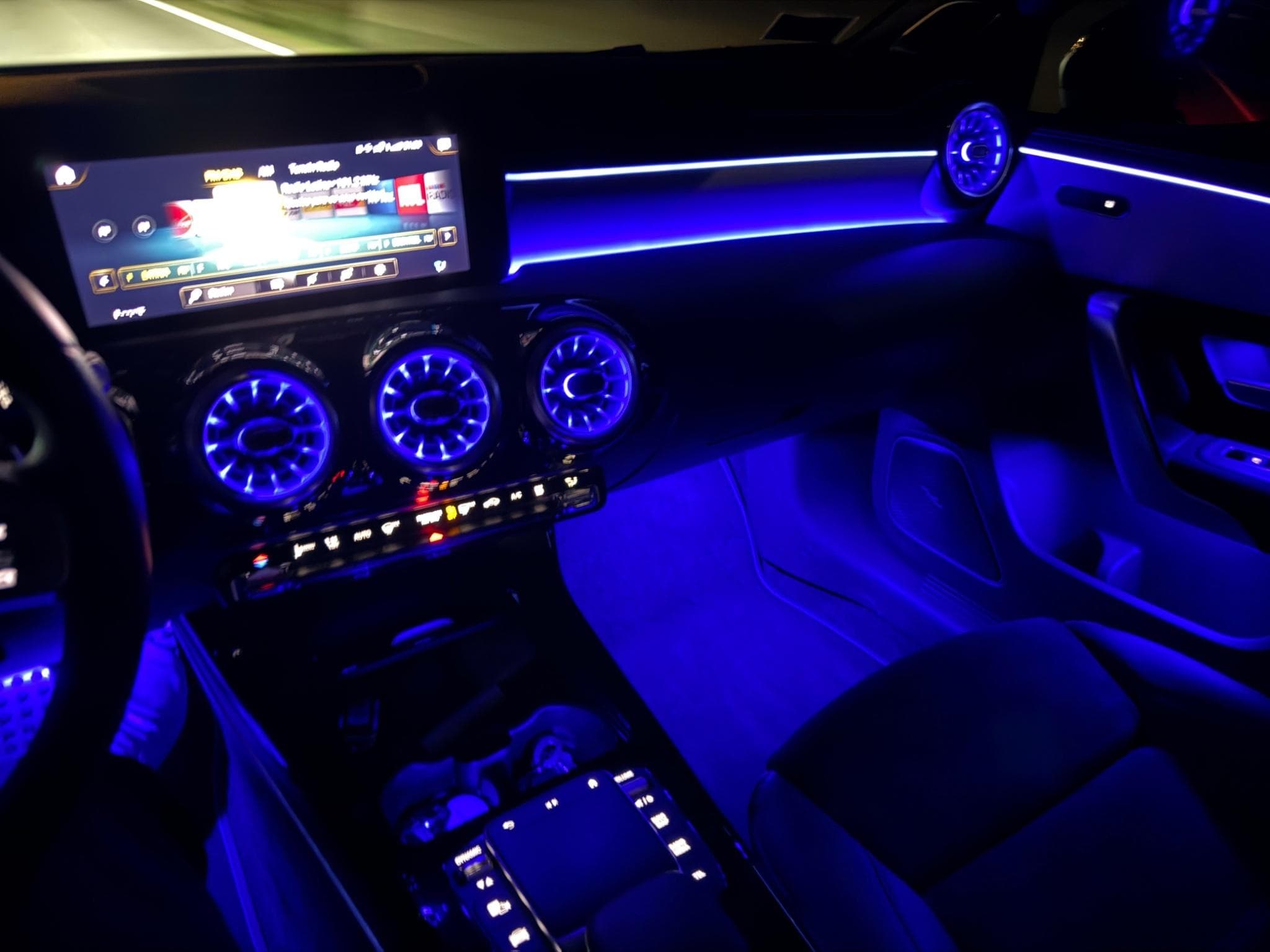 Mercedes A 250 AMG-Line Night Panoramic Plugin Hybrid (2021) - Photo 3