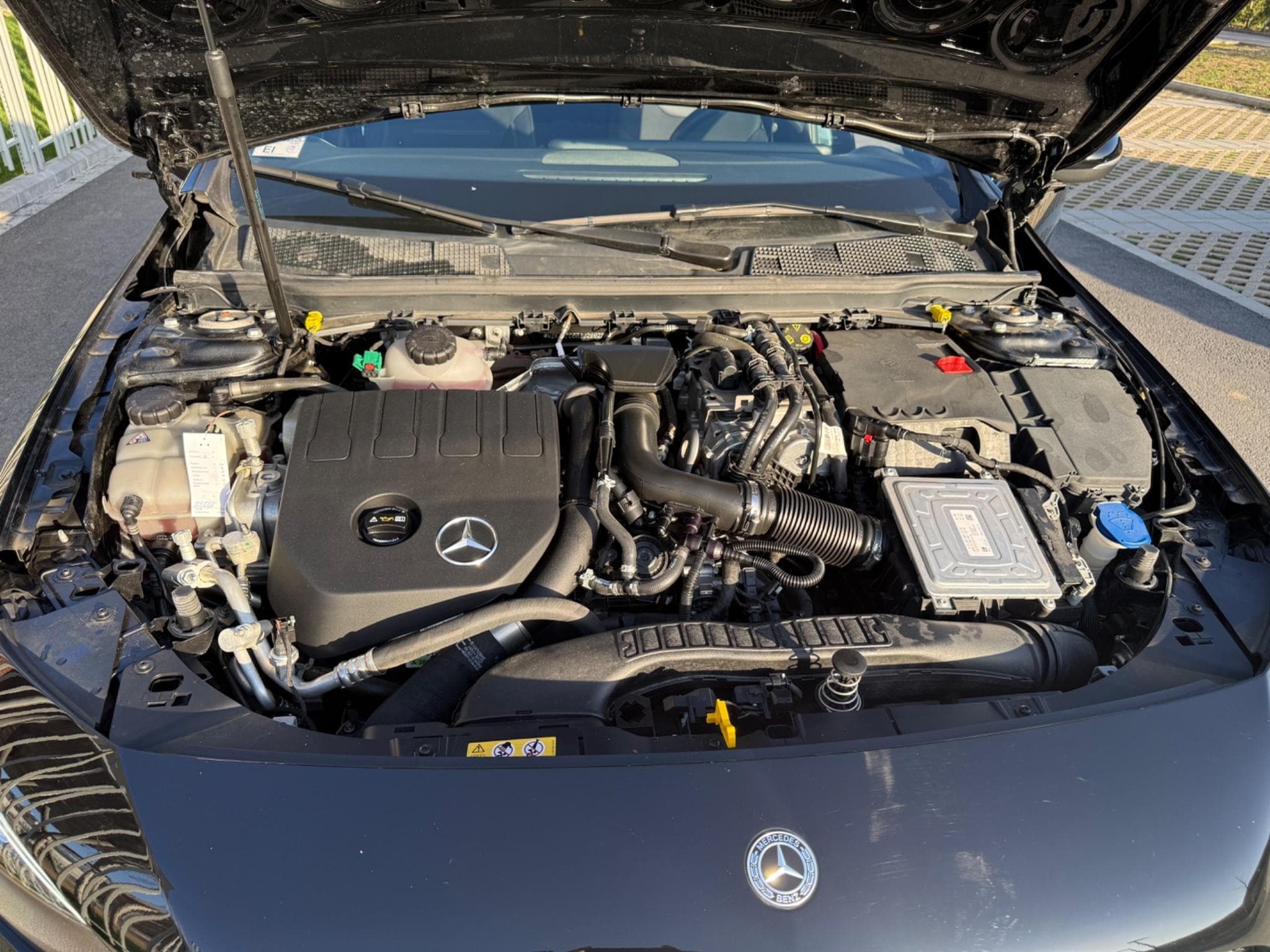 Mercedes A 250 AMG-Line Night Panoramic Plugin Hybrid (2021) - Photo 4