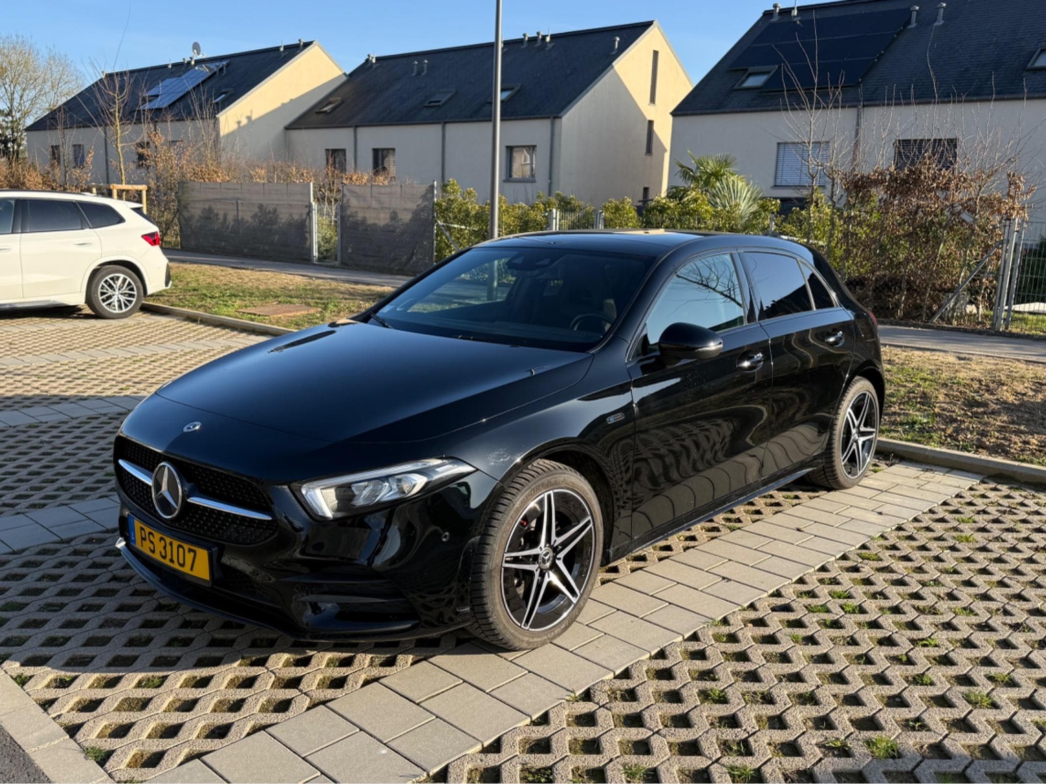 Mercedes A 250 AMG-Line Night Panoramic Plugin Hybrid (2021) - Photo 9