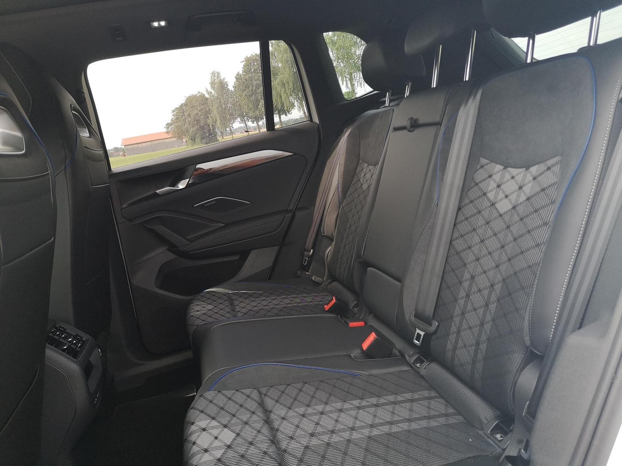 VW Tiguan 2.0 TDI 142 kW 4Motion R-Line (2025) - Foto 10