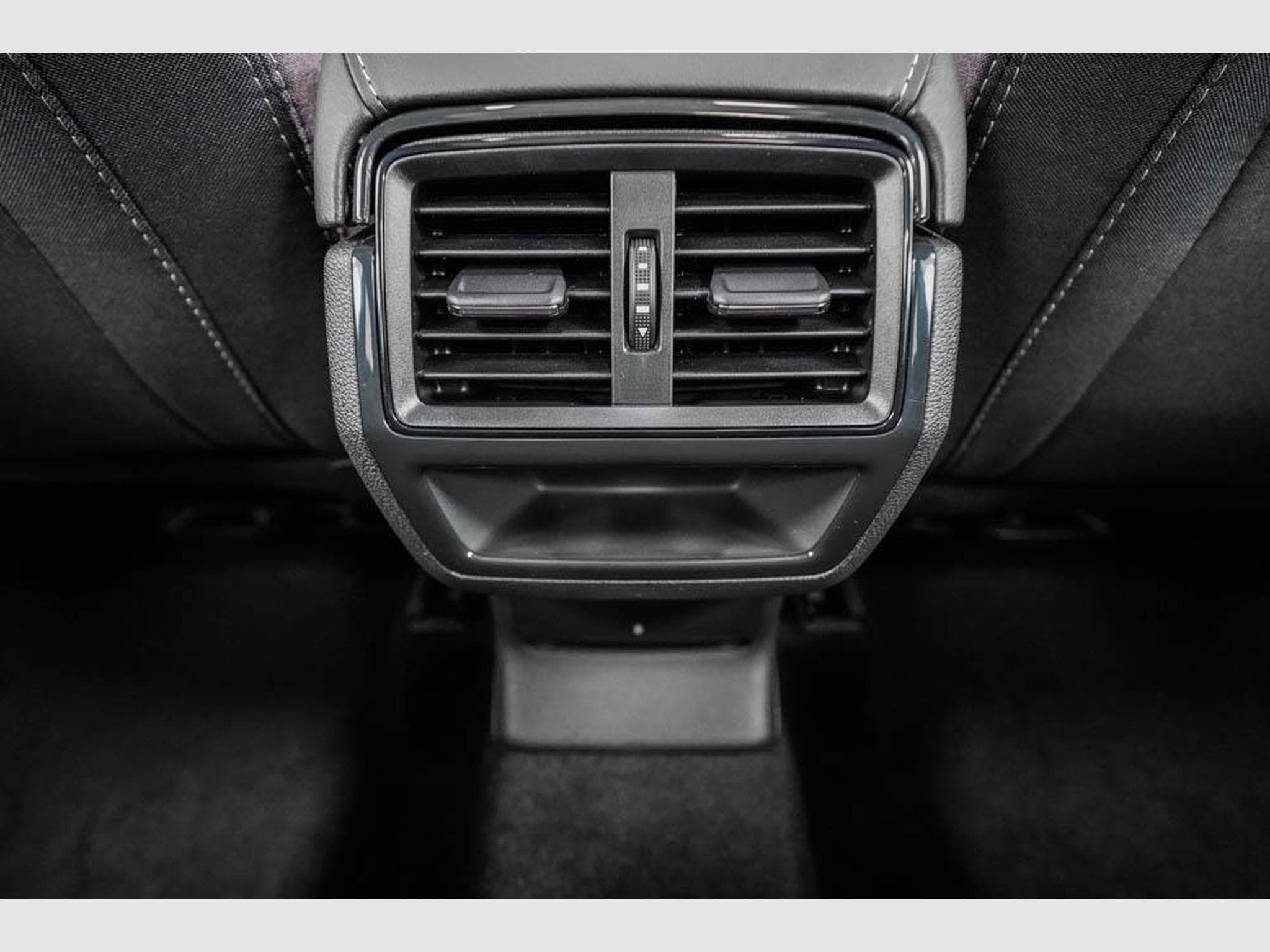 Skoda Karoq 2,0 TSI DSG (2026) - Foto 16