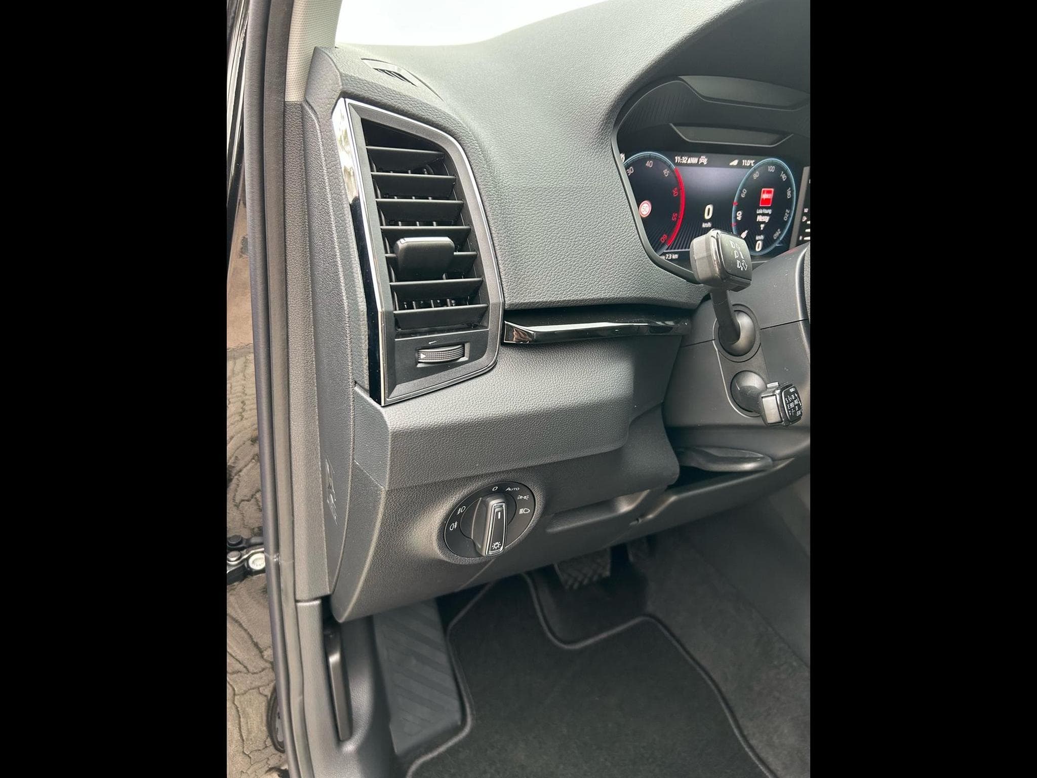 Skoda Karoq Selection (2026) - Foto 4