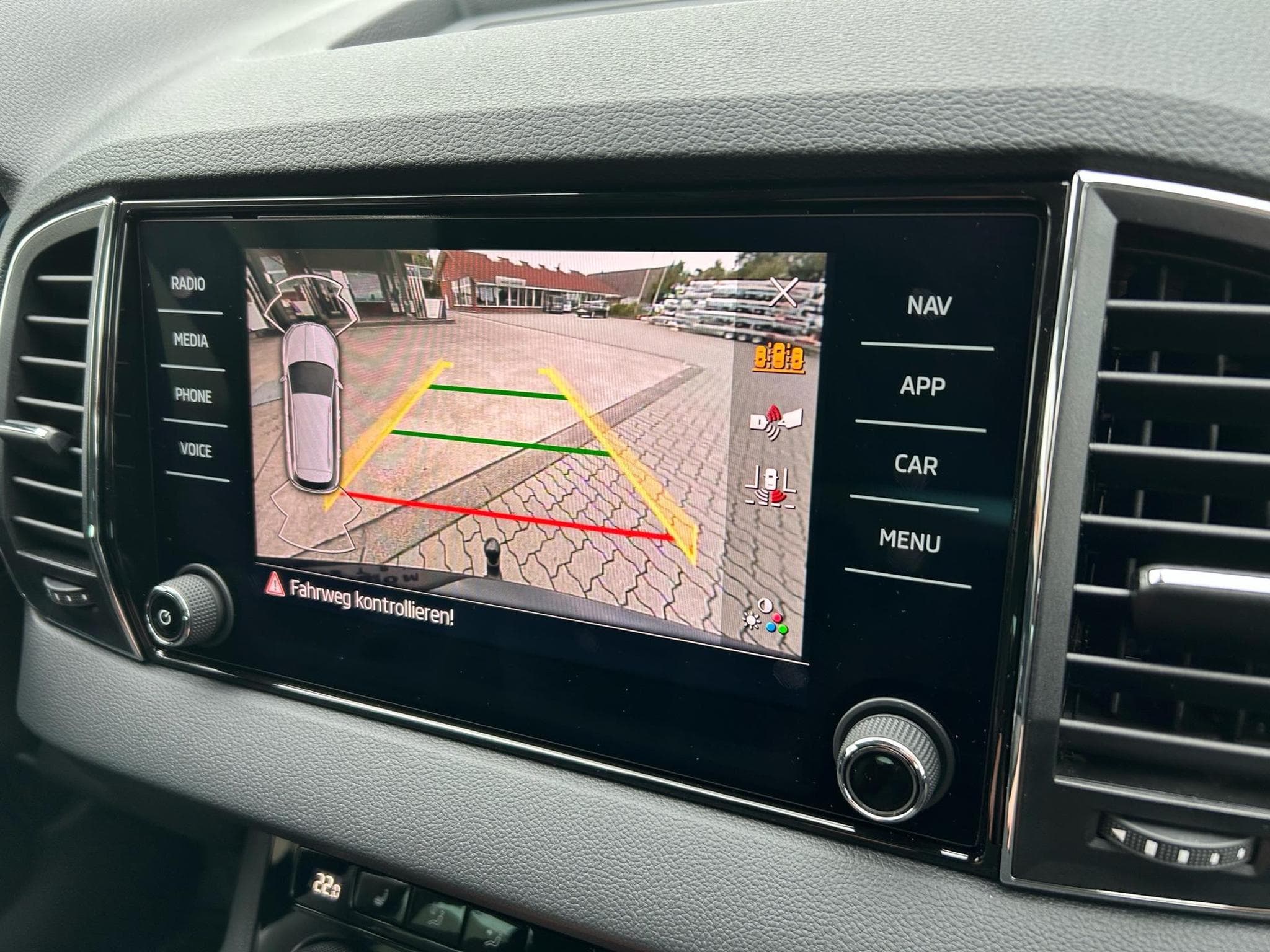 Skoda Karoq Selection (2026) - Foto 11