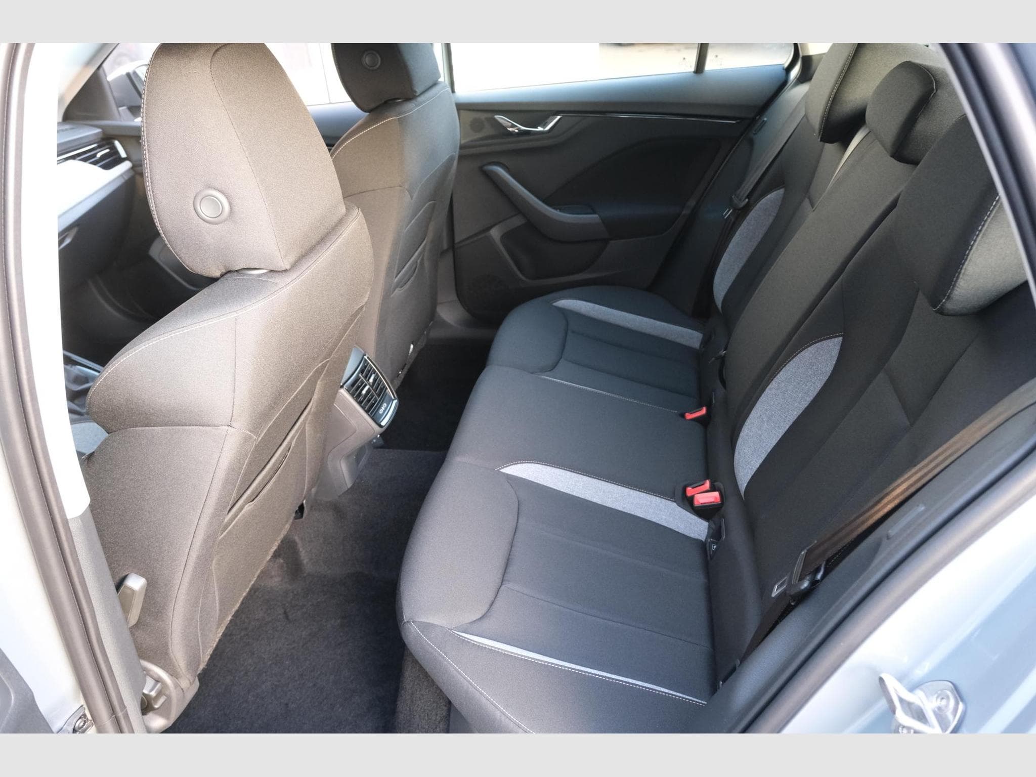 Skoda Scala 1.0 TSI DSG (2026) - Foto 23