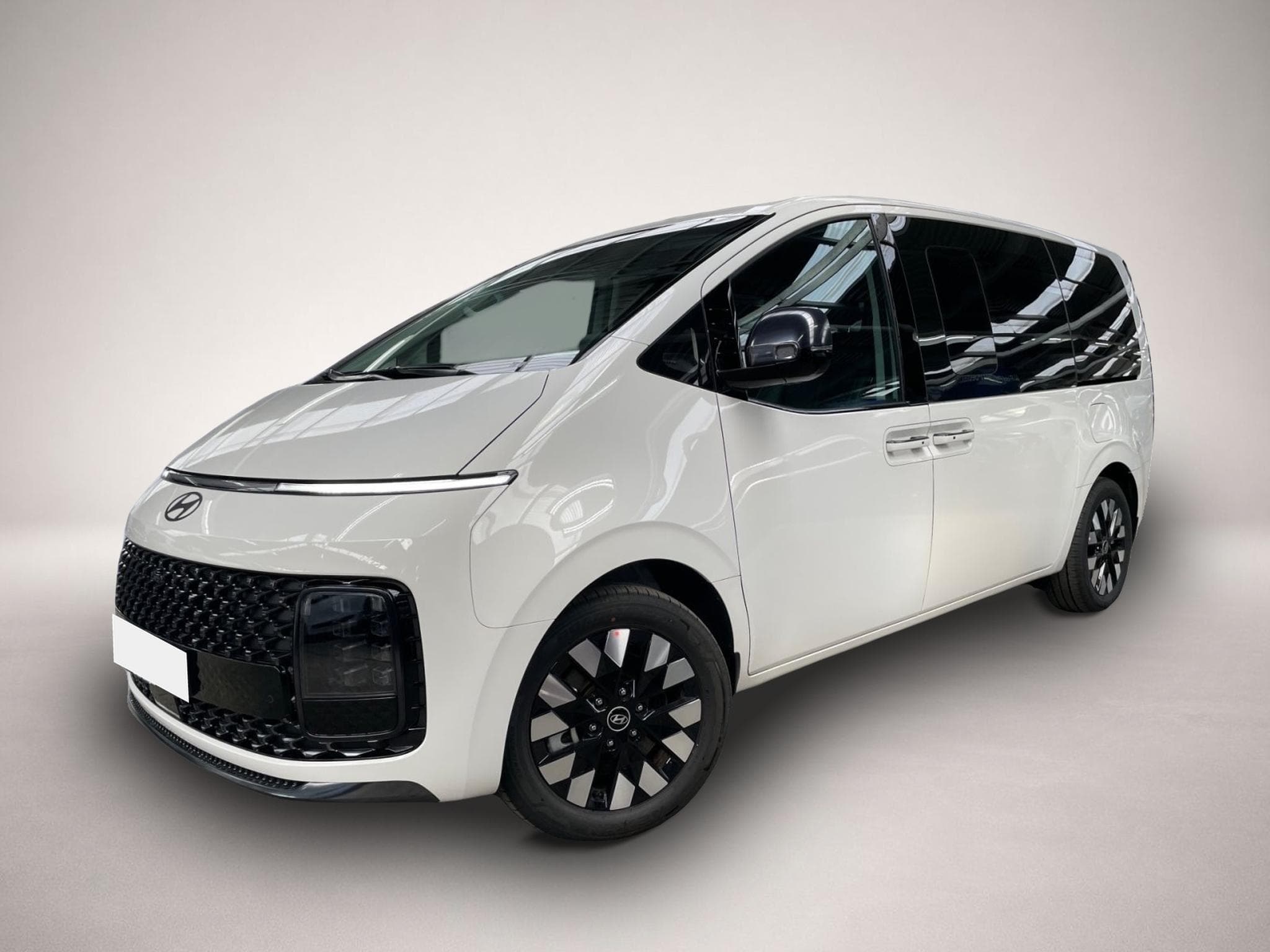 Hyundai Staria (2026) - Photo 1