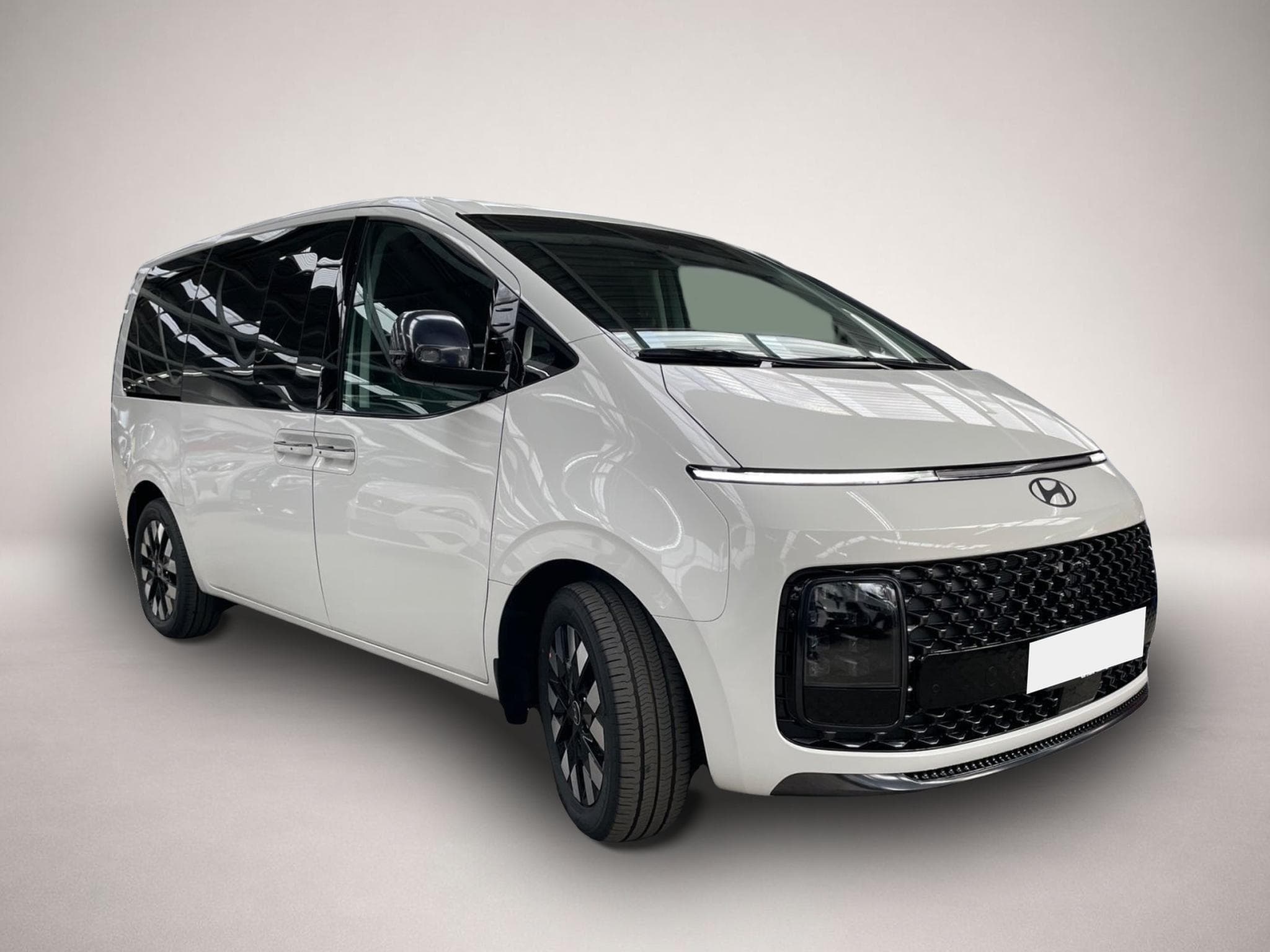 Hyundai Staria (2026) - Photo 2