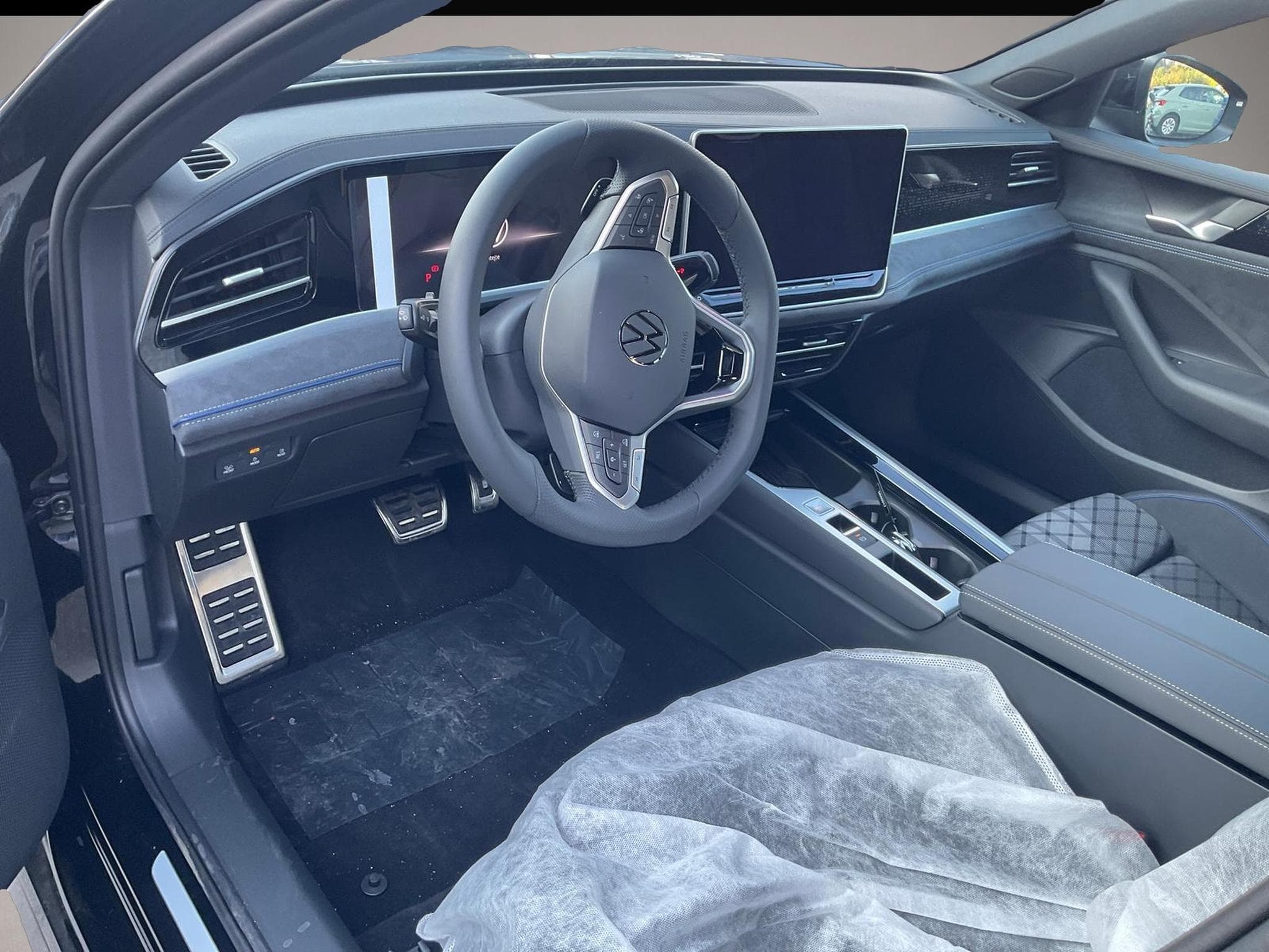 VW Passat (2025) - Photo 2