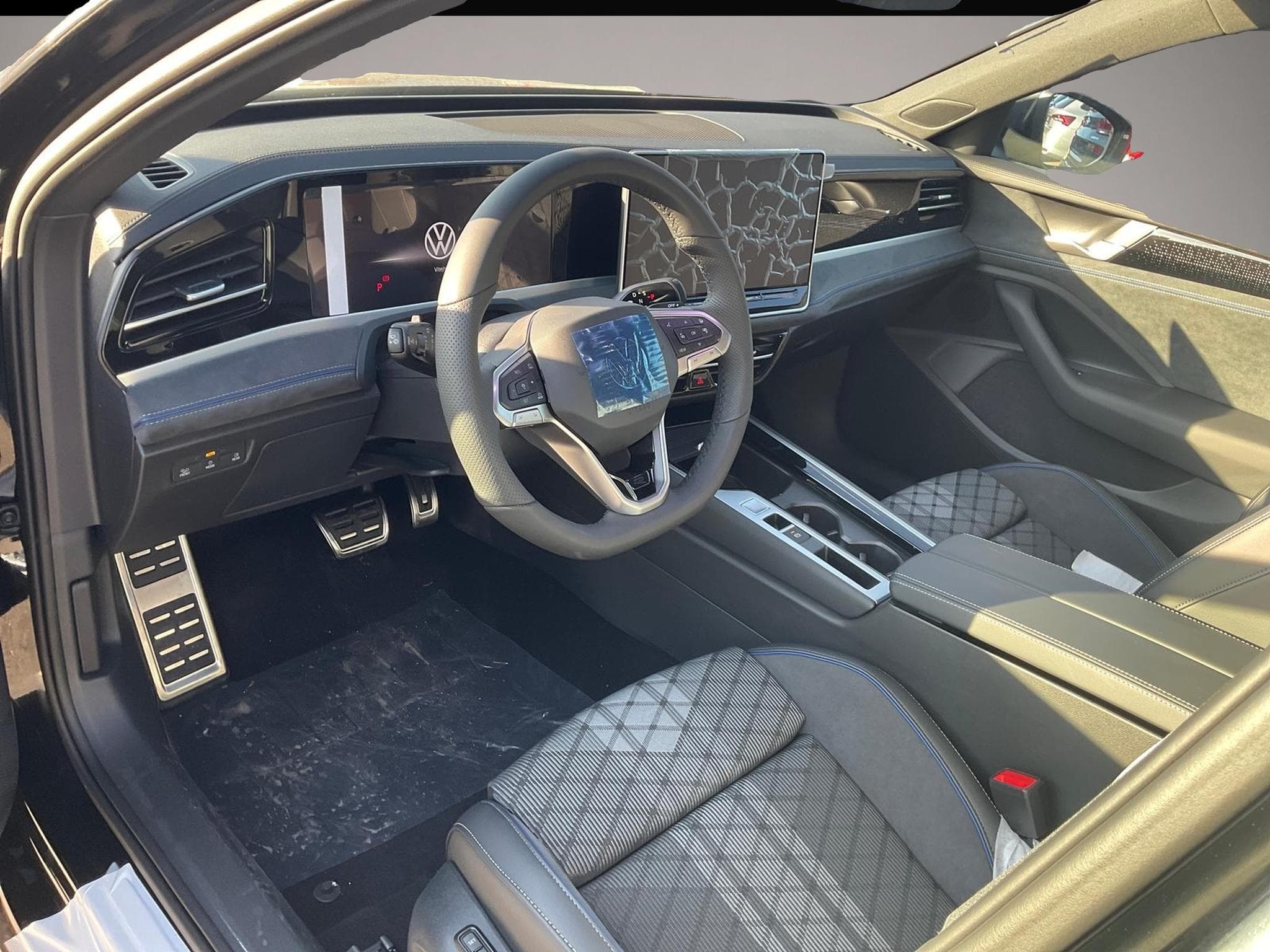 VW Passat (2025) - Photo 2