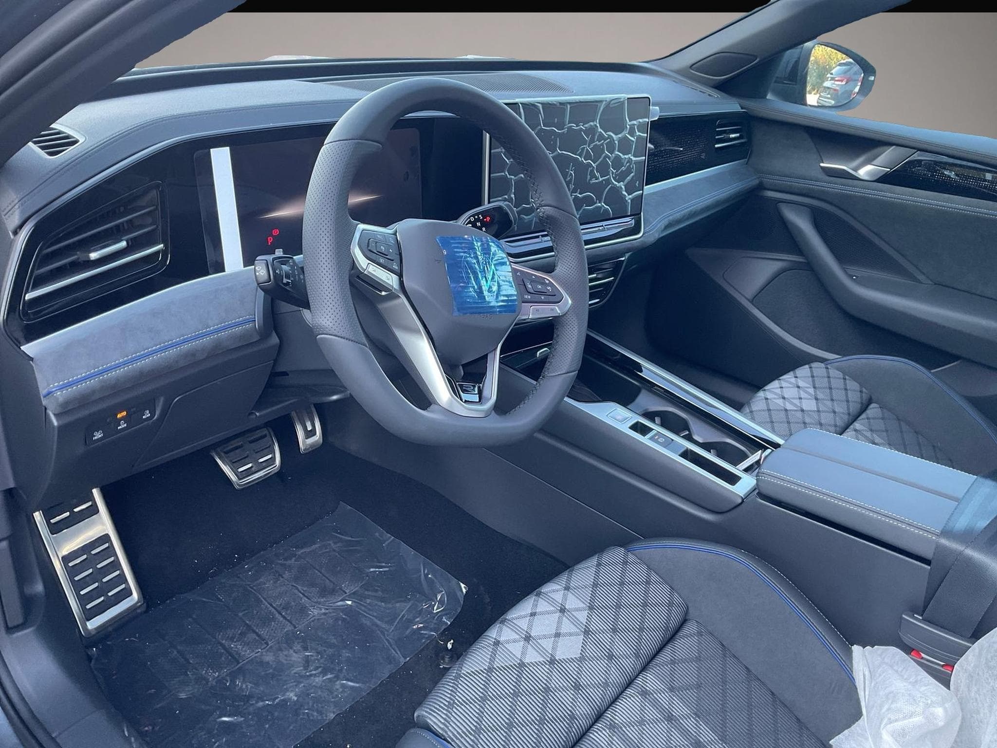 VW Passat (2025) - Photo 2
