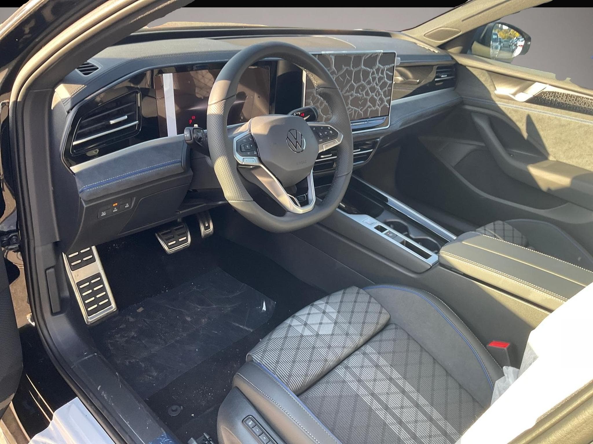 VW Passat (2025) - Photo 2