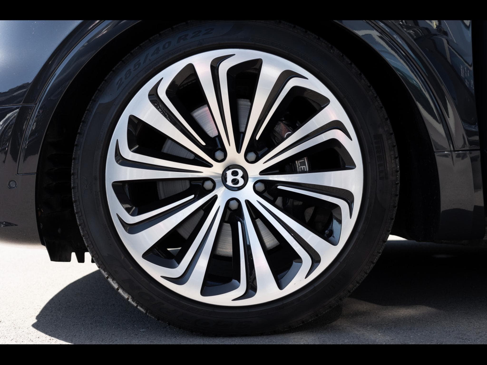 Bentley Bentayga 4.0 V8 (550 CH) - TITANE GREY METALLIC - MULLINER SPECIFICAT (2022) - Foto 8