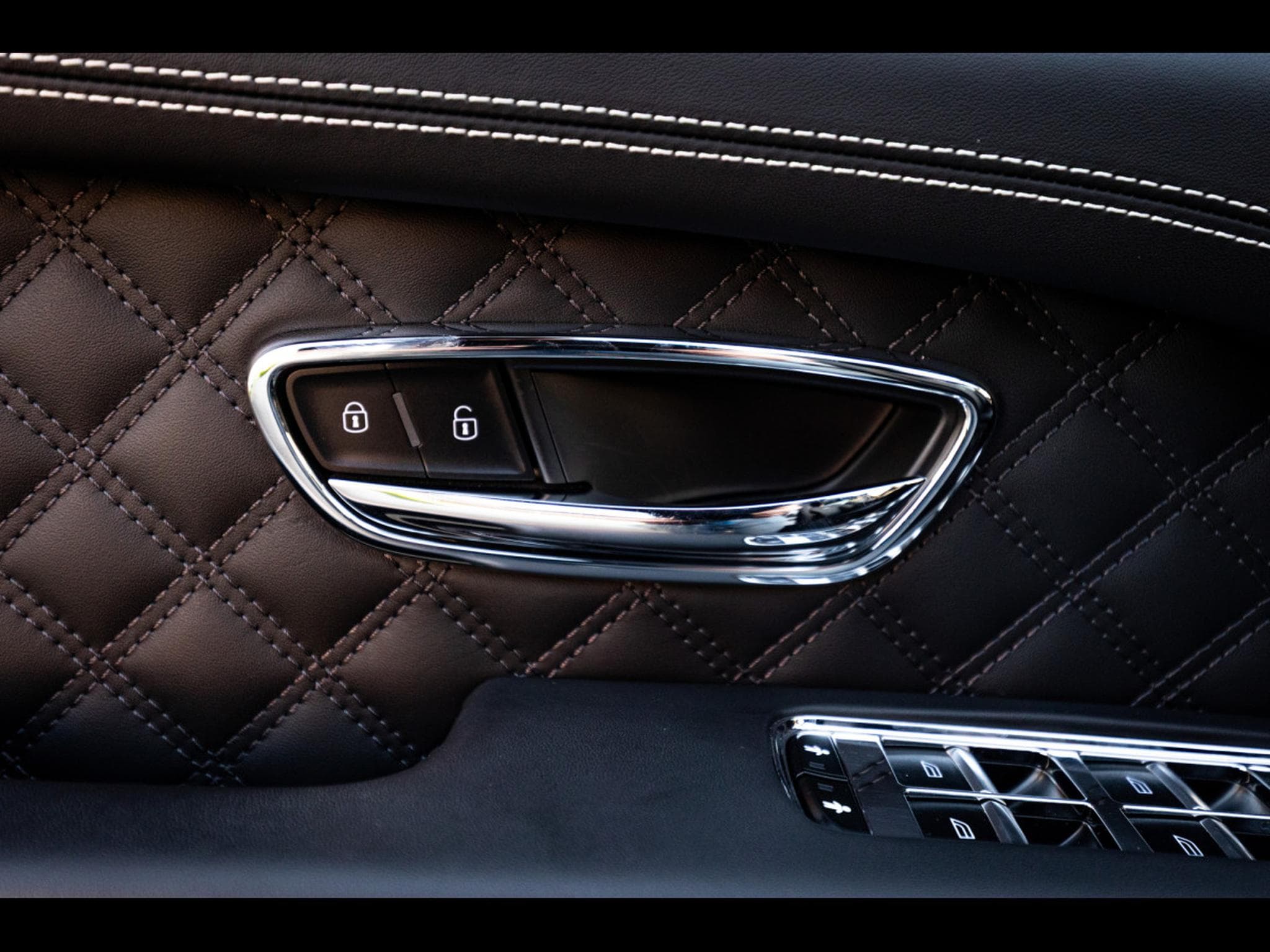 Bentley Bentayga 4.0 V8 (550 CH) - TITANE GREY METALLIC - MULLINER SPECIFICAT (2022) - Foto 17