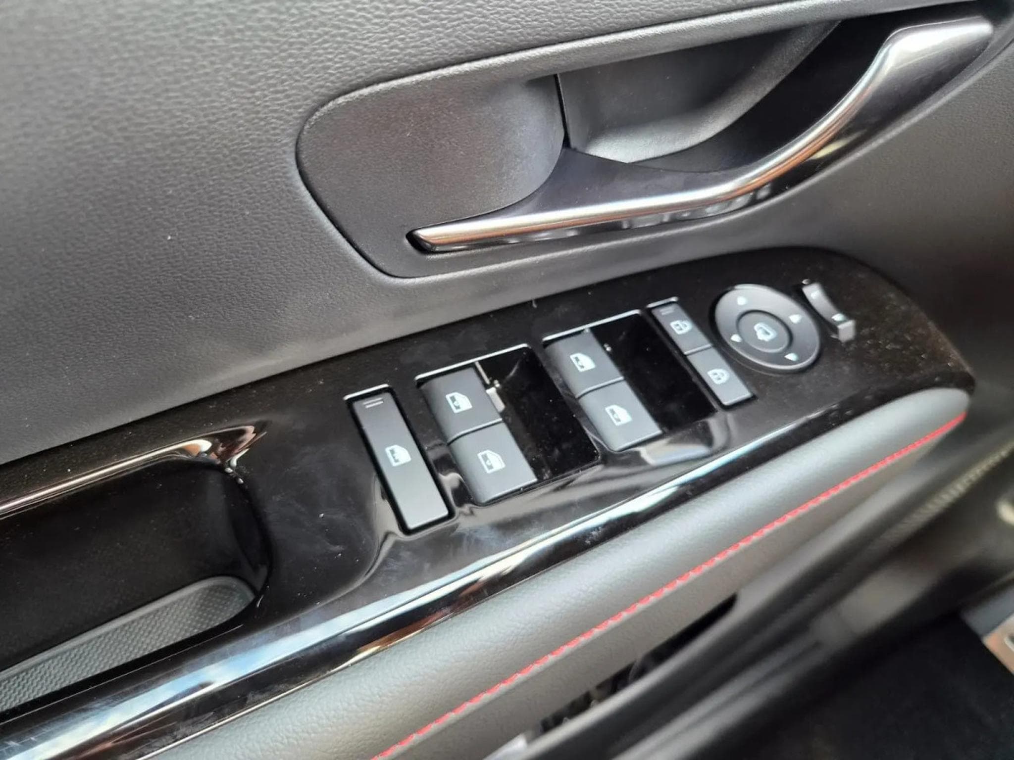 Hyundai Tucson 1.6 T-GDI PHEV 288  AT N-Line (2026) - Photo 17