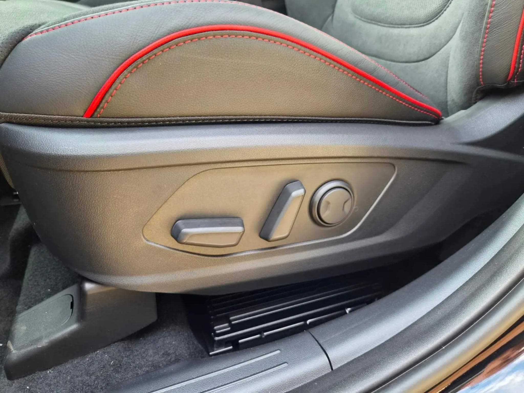 Hyundai Tucson 1.6 T-GDI PHEV 288  AT N-Line (2026) - Photo 18
