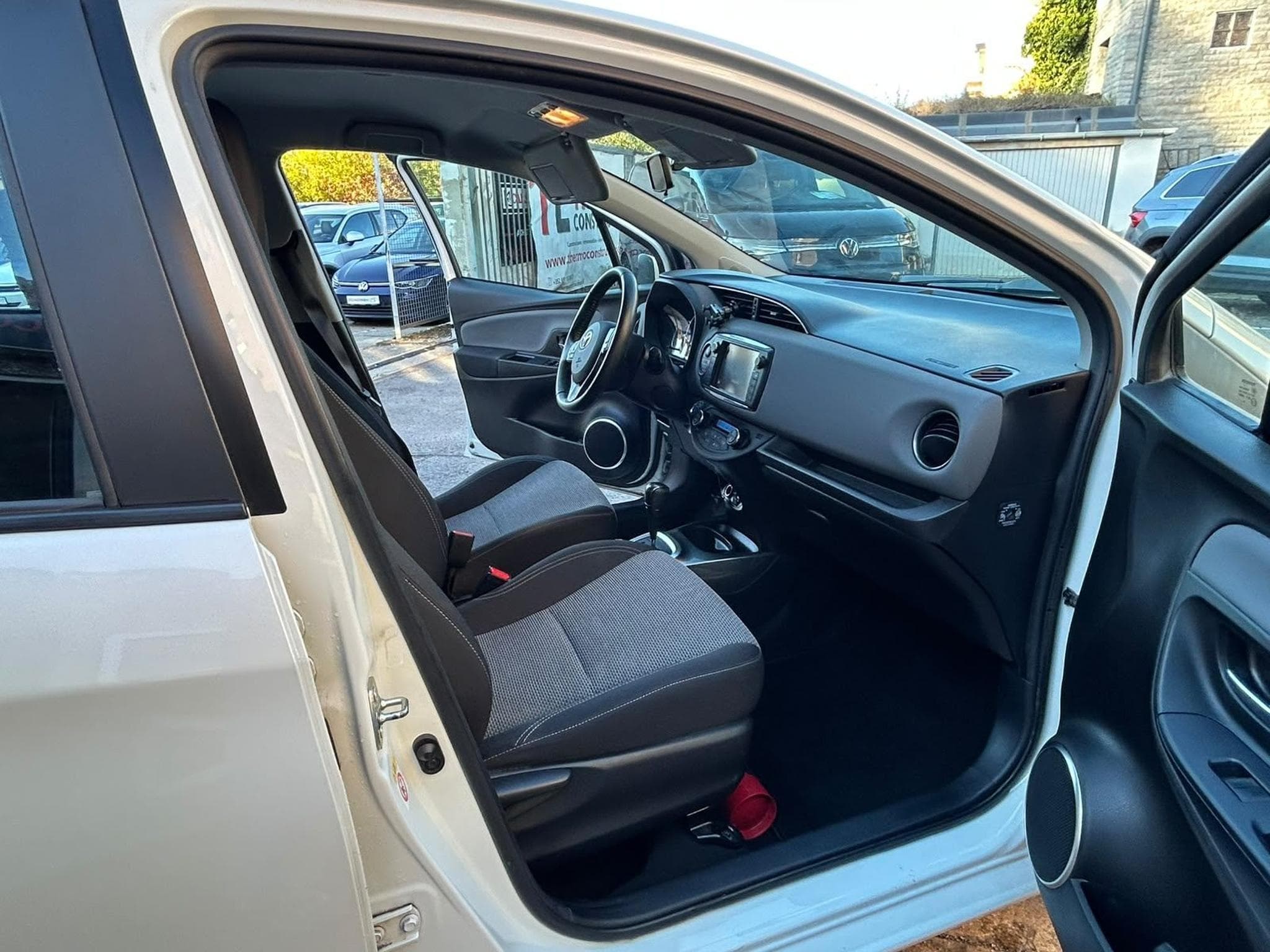 Toyota Yaris 1.5 HYBRID ESSENCE AUTOMATIQUE (2017) - Foto 15