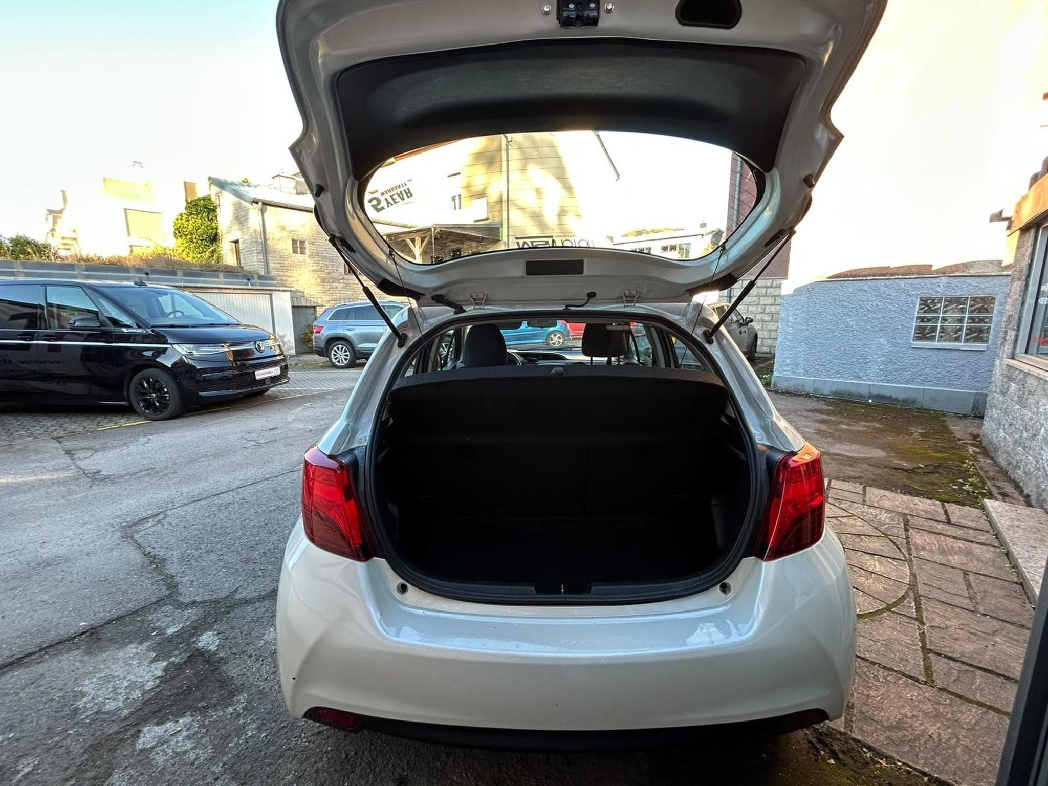 Toyota Yaris 1.5 HYBRID ESSENCE AUTOMATIQUE (2017) - Foto 13