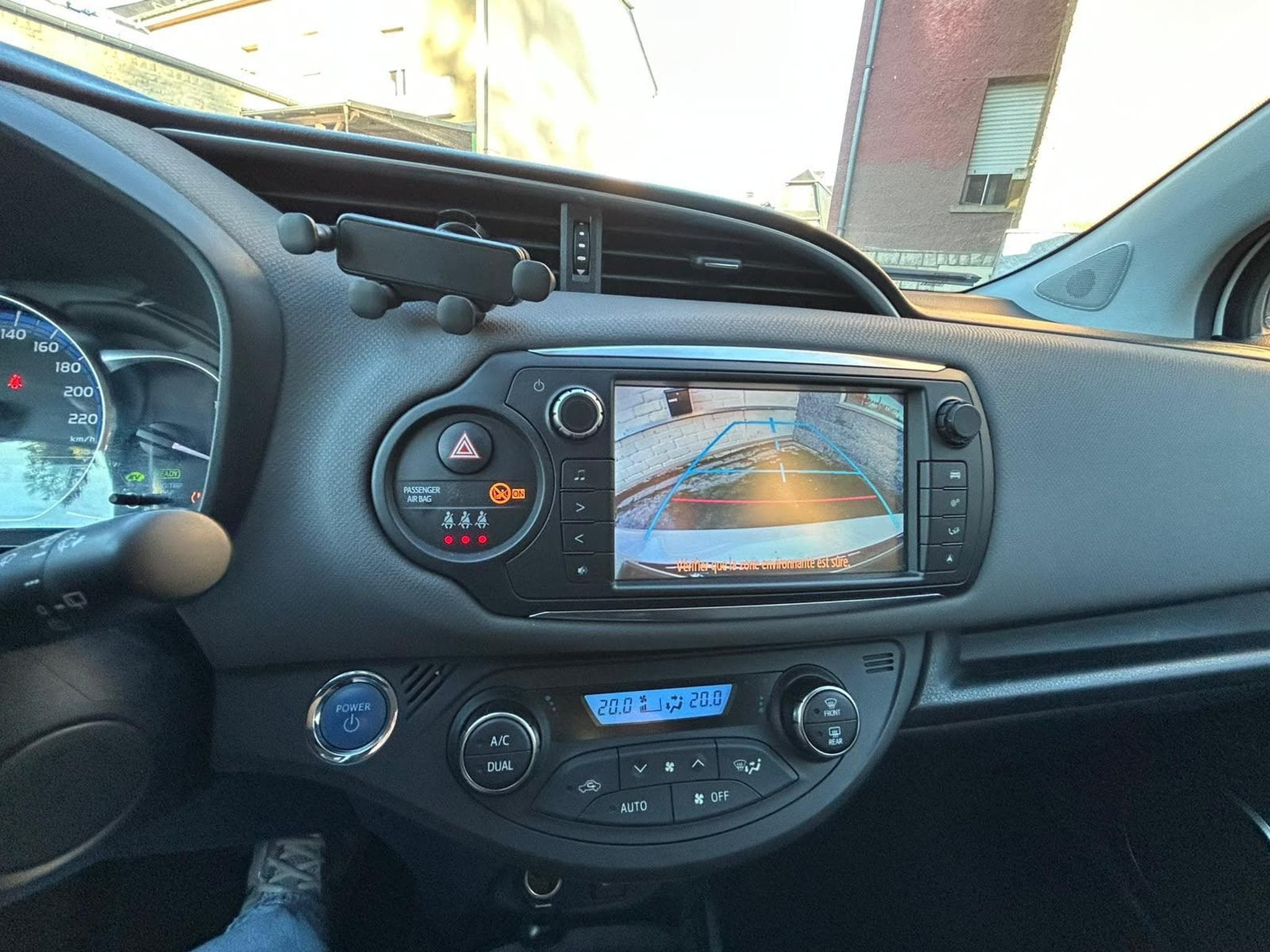 Toyota Yaris 1.5 HYBRID ESSENCE AUTOMATIQUE (2017) - Foto 10