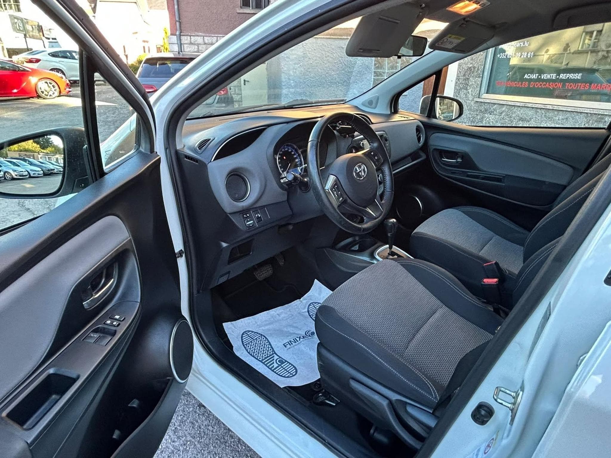Toyota Yaris 1.5 HYBRID ESSENCE AUTOMATIQUE (2017) - Foto 12