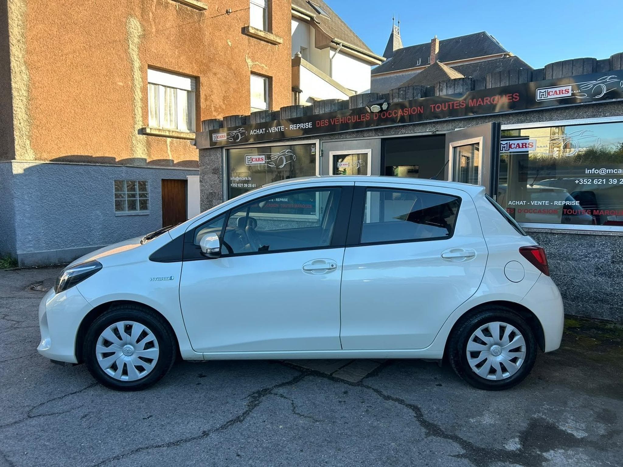 Toyota Yaris 1.5 HYBRID ESSENCE AUTOMATIQUE (2017) - Foto 2