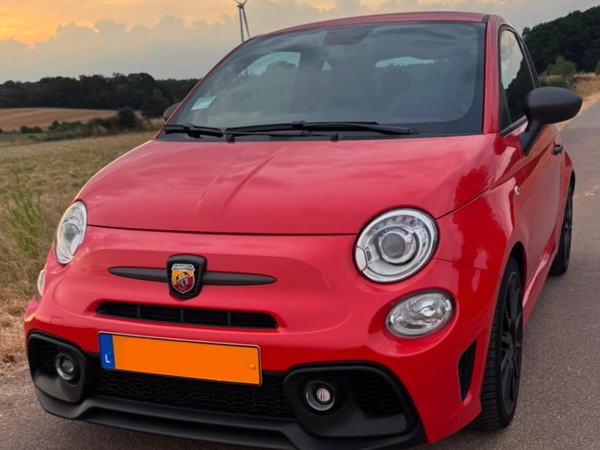 Abarth 695 1.4 T-Jet Turbo (2024) - Photo 1