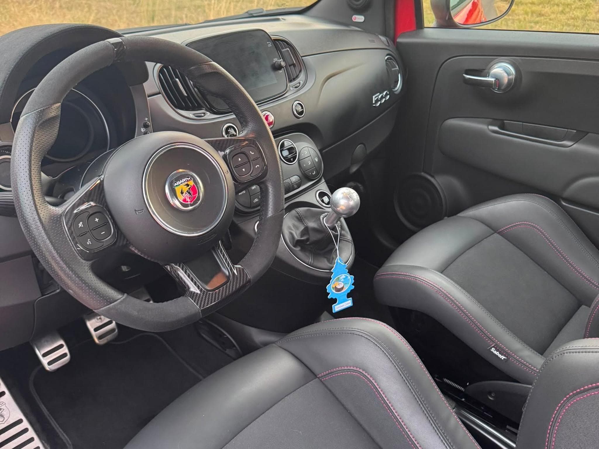 Abarth 695 1.4 T-Jet Turbo (2024) - Photo 3