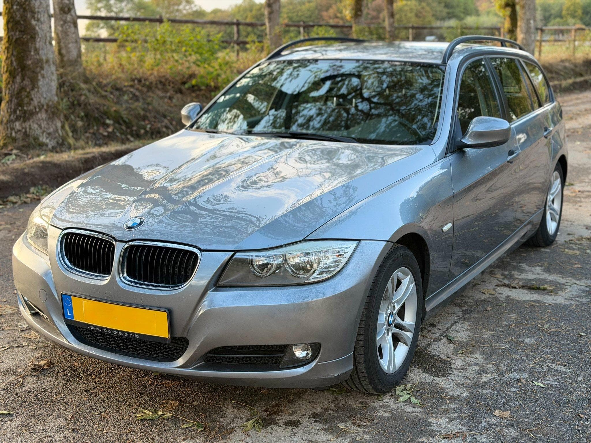 BMW 318 2.0 d Break 143 (2010) - Photo 3