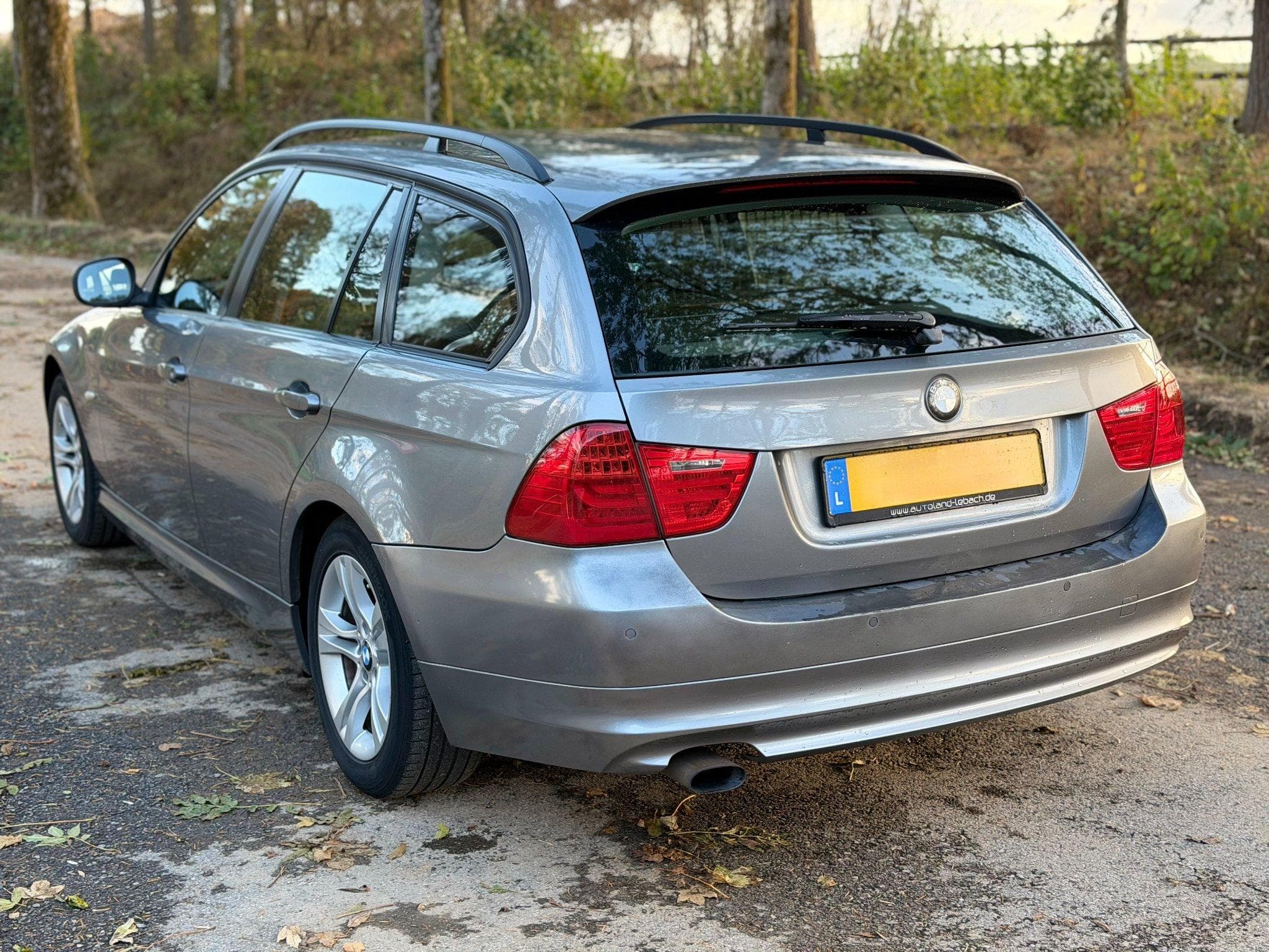BMW 318 2.0 d Break 143 (2010) - Photo 6