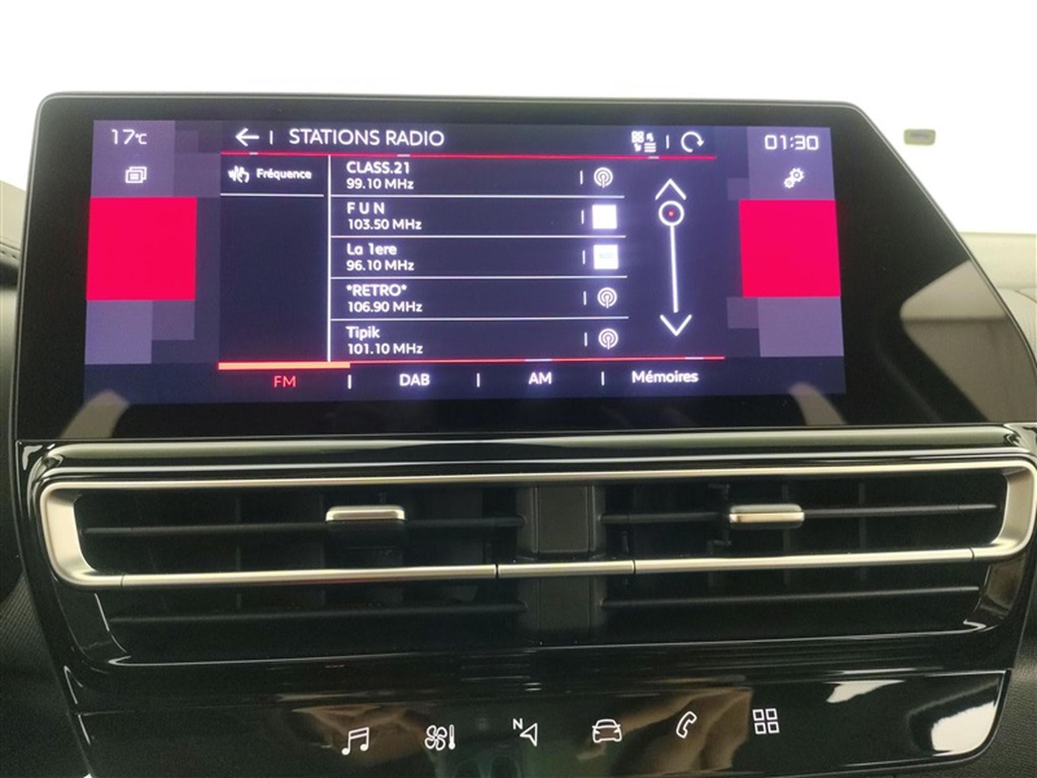 Citroen C5 Aircross 1.2 PureTech Live NAVI/FULL LED/JA18/PDC/CAMERA (2023) - Photo 11