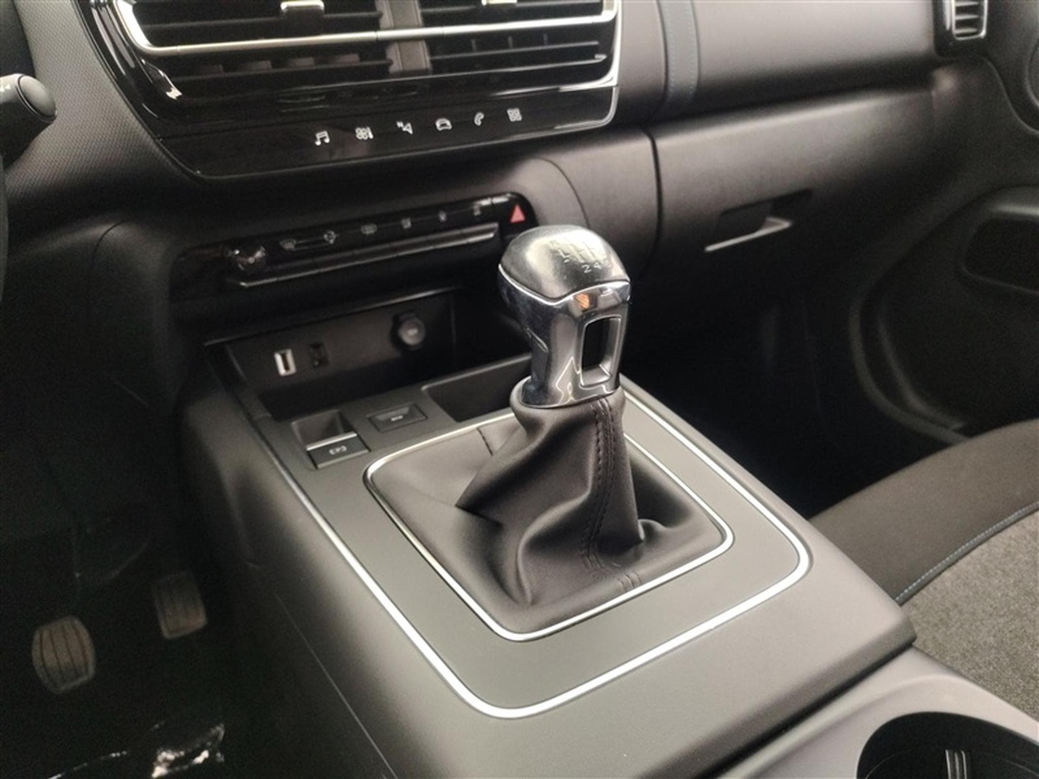 Citroen C5 Aircross 1.2 PureTech Live NAVI/FULL LED/JA18/PDC/CAMERA (2023) - Photo 12