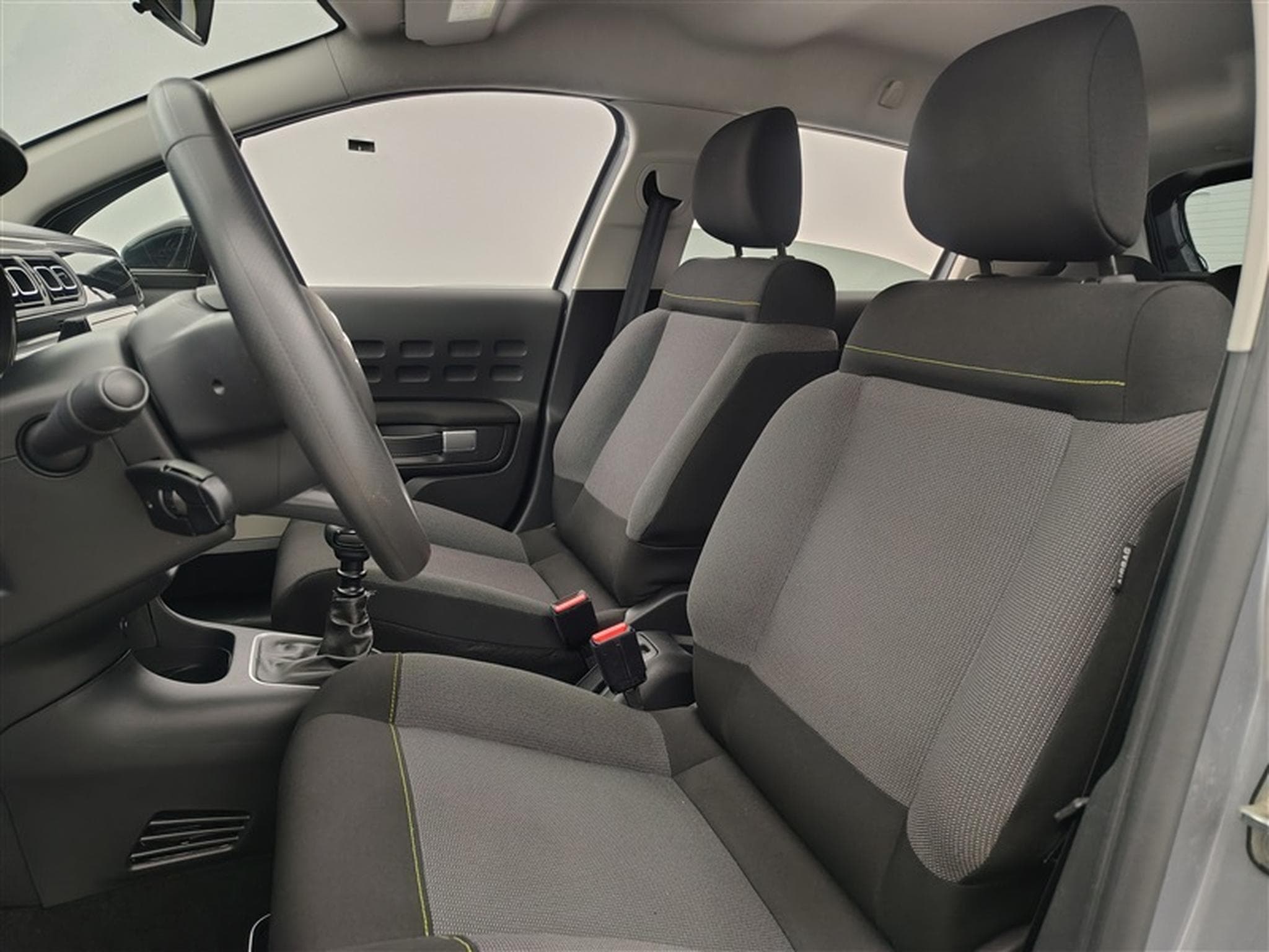 Citroen C3 1.2i PureTech Shine CARPLAY / FULL LED / JA 16" (2023) - Photo 7