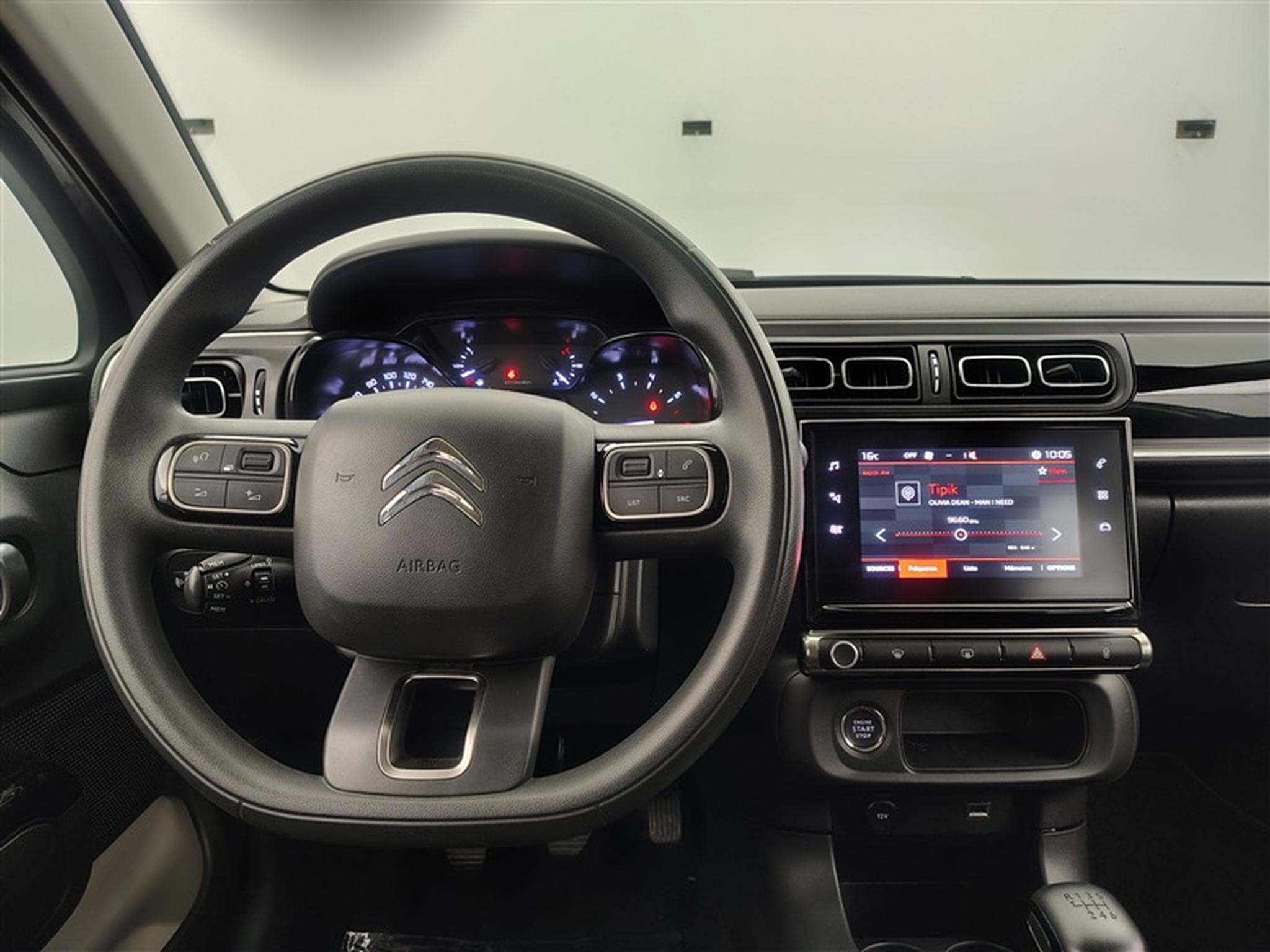 Citroen C3 1.2i PureTech Shine CARPLAY / FULL LED / JA 16" (2023) - Photo 9