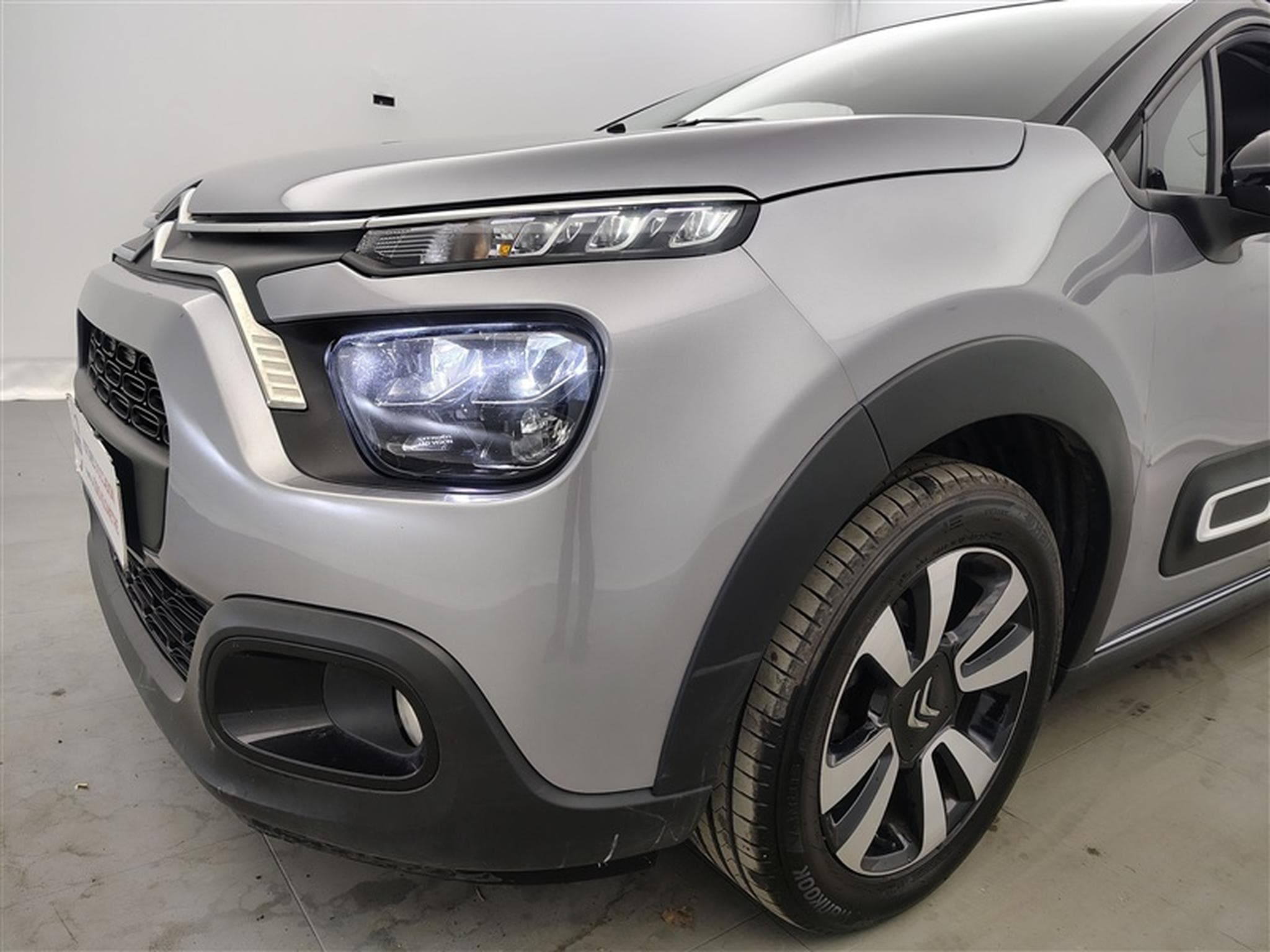 Citroen C3 1.2i PureTech Shine CARPLAY / FULL LED / JA 16" (2023) - Photo 15