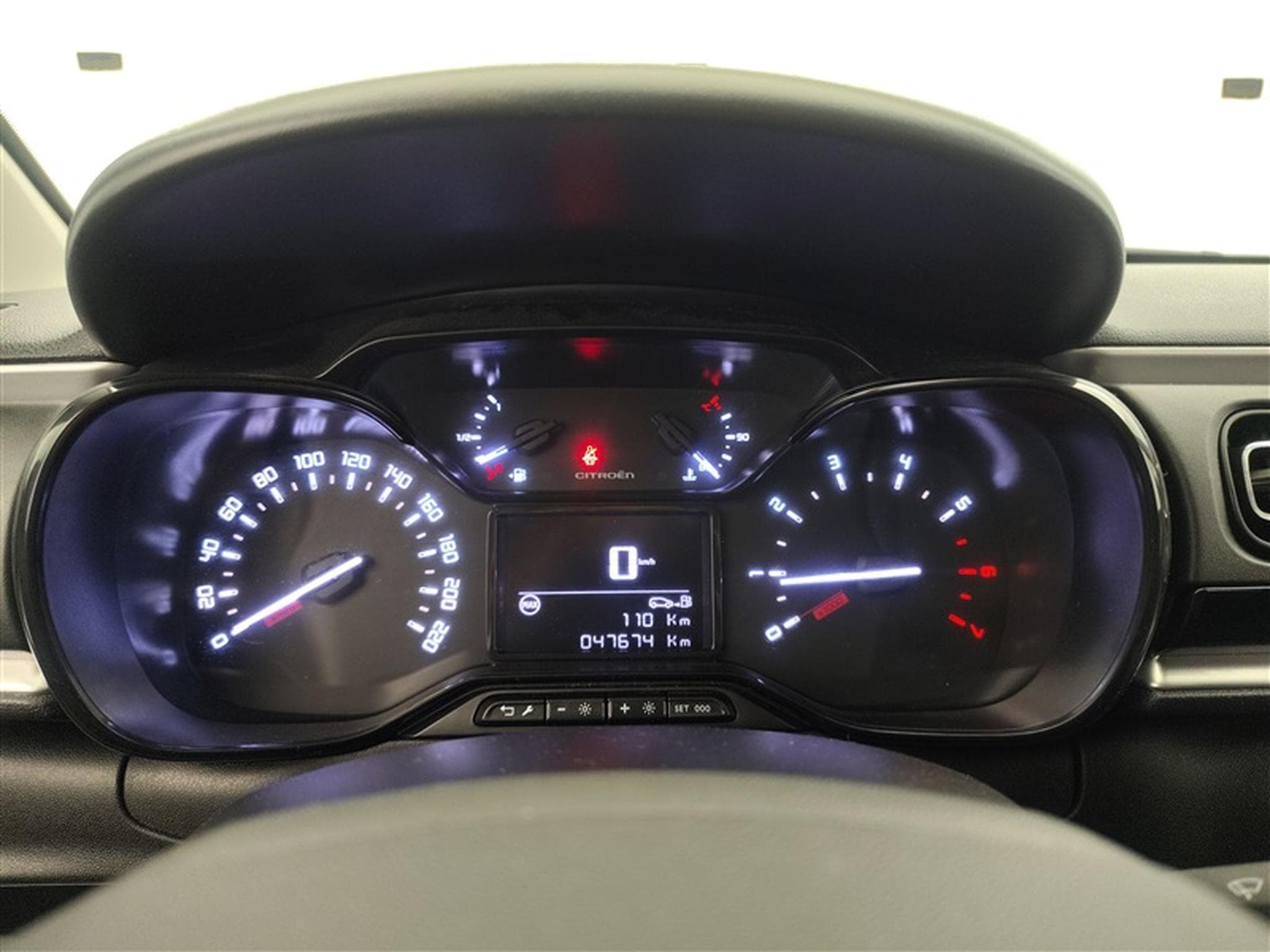Citroen C3 1.2i PureTech Shine CARPLAY / FULL LED / JA 16" (2023) - Photo 10