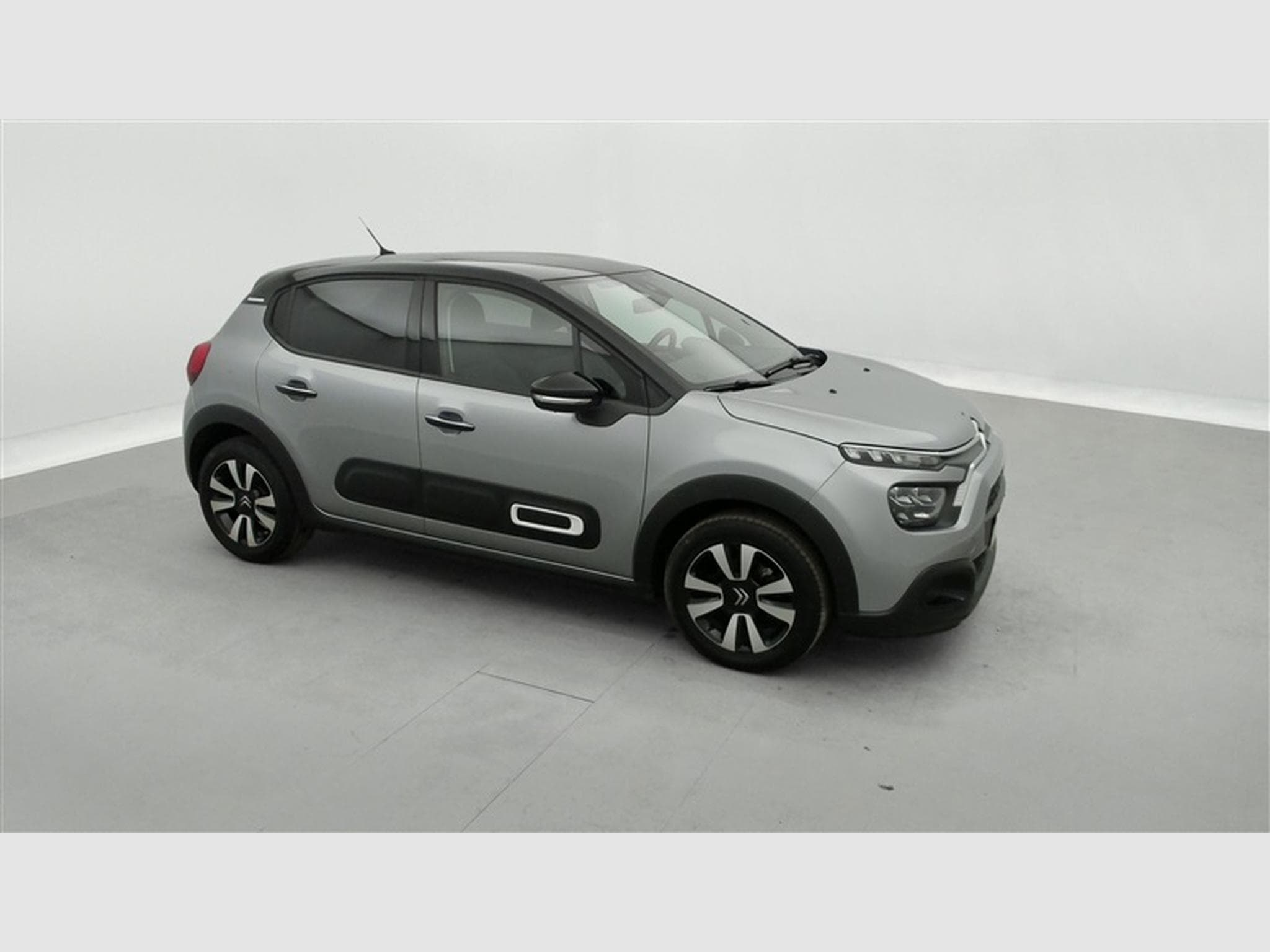 Citroen C3 1.2i PureTech Shine CARPLAY / FULL LED / JA 16" (2023) - Photo 22