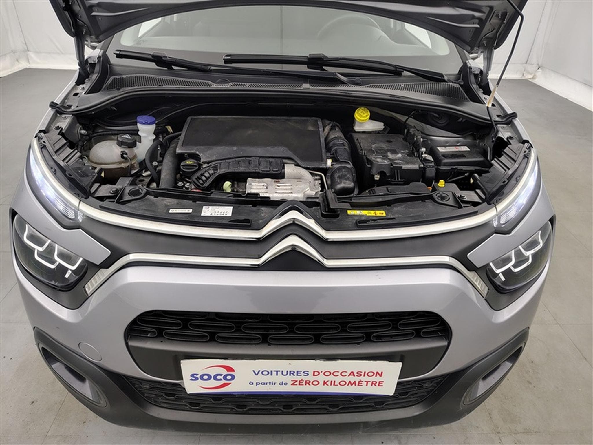 Citroen C3 1.2i PureTech Shine CARPLAY / FULL LED / JA 16" (2023) - Photo 18