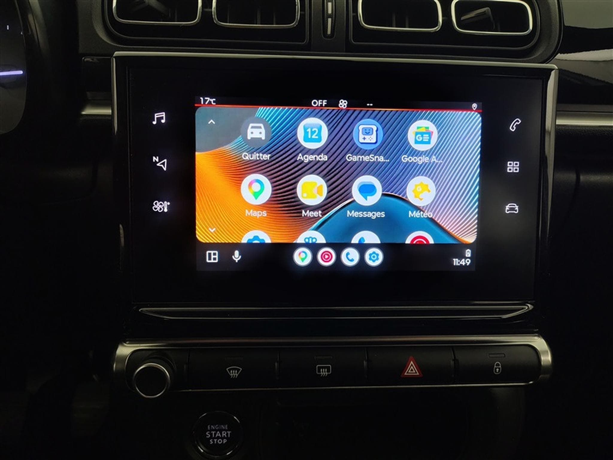 Citroen C3 1.2i PureTech Shine CARPLAY / FULL LED / JA 16" (2023) - Photo 19